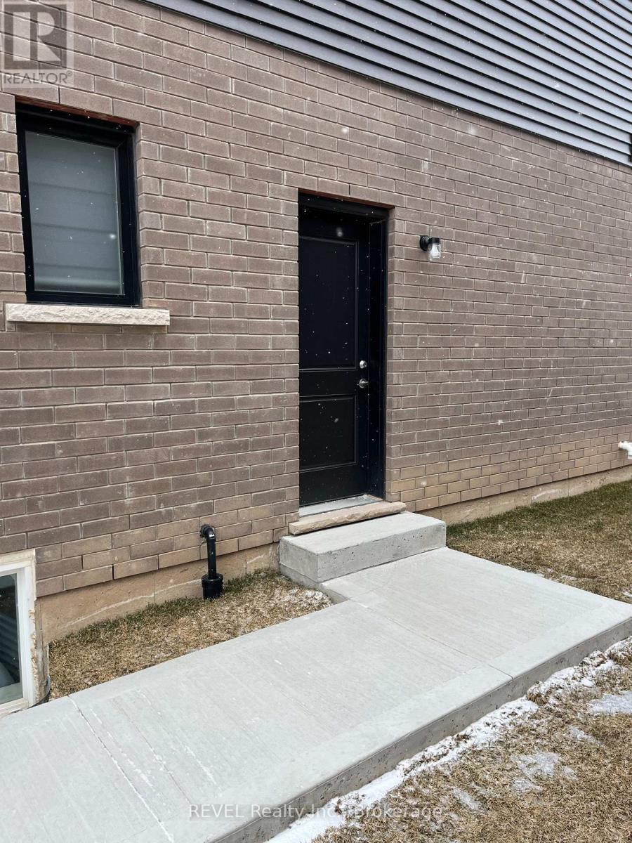 Lower Unit - 84 Acacia Road, Pelham, Ontario L0S 1E1 - Photo 2 - X13648452