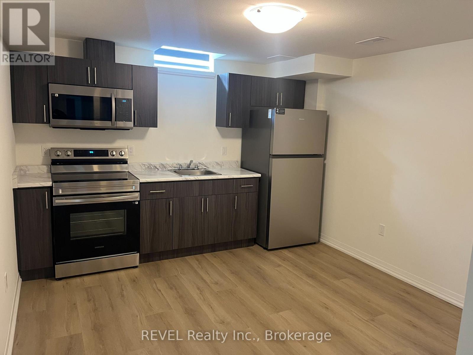 Lower Unit - 84 Acacia Road, Pelham, Ontario L0S 1E1 - Photo 3 - X13648452