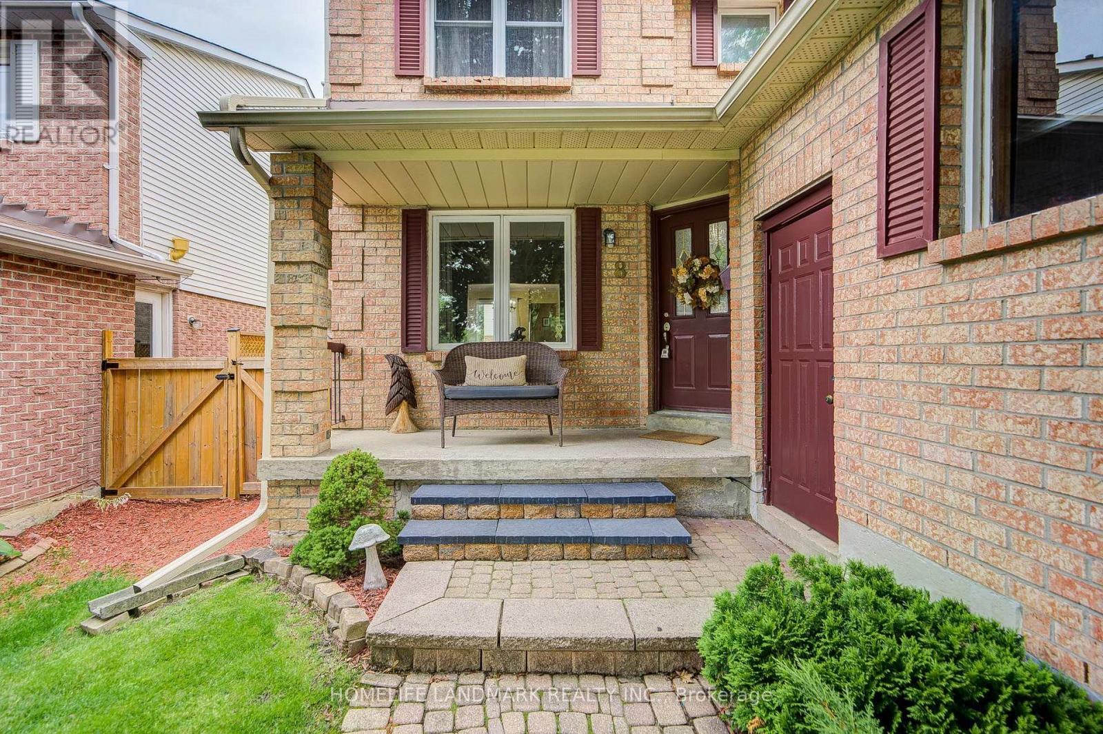 8 Closs Square, Aurora, Ontario  L4G 5H7 - Photo 2 - N13648488