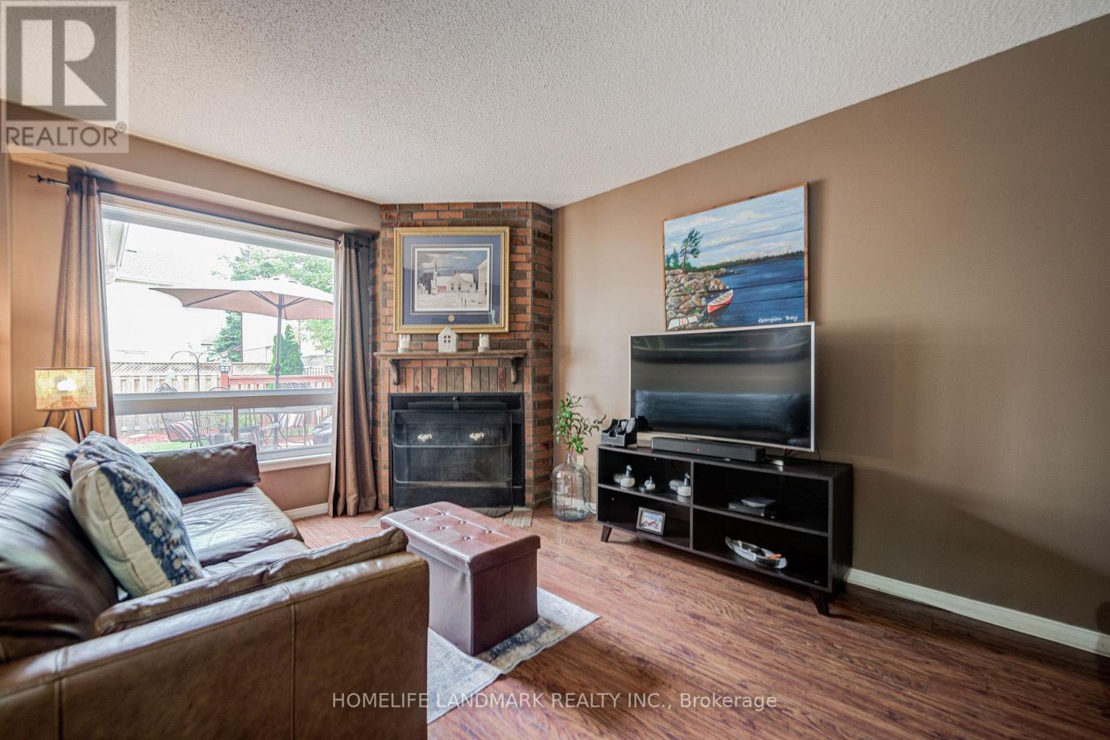 8 Closs Square, Aurora, Ontario  L4G 5H7 - Photo 3 - N13648488