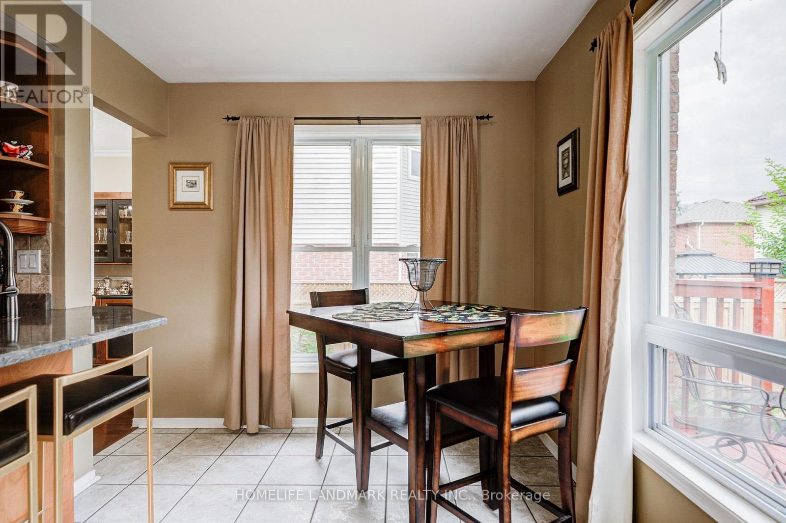 8 Closs Square, Aurora, Ontario  L4G 5H7 - Photo 5 - N13648488