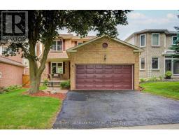 8 CLOSS SQUARE, Aurora, Ontario