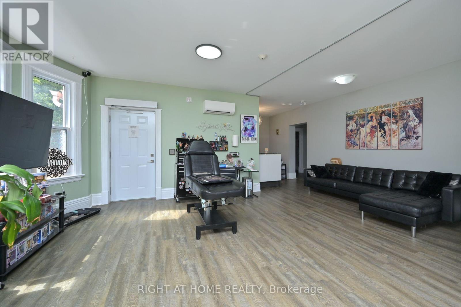 102 A & B - 170 Bradford Street, Barrie, Ontario L4N 3B5 - Photo 11 - S13648480