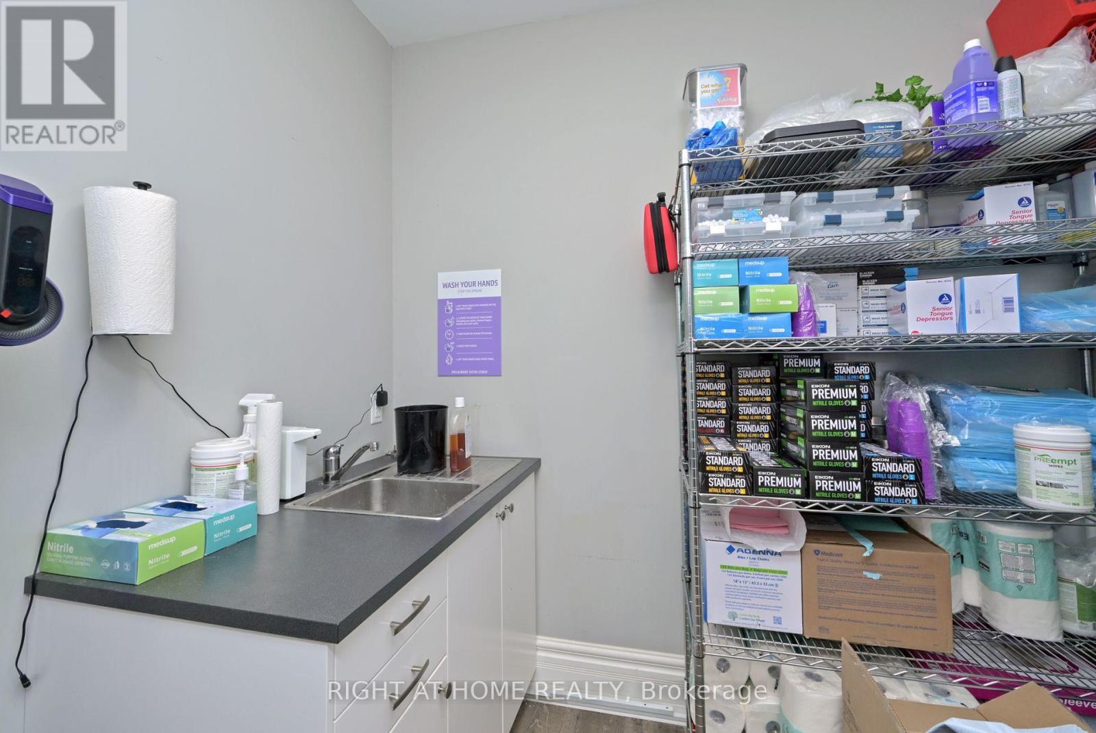 102 A & B - 170 Bradford Street, Barrie, Ontario L4N 3B5 - Photo 8 - S13648480