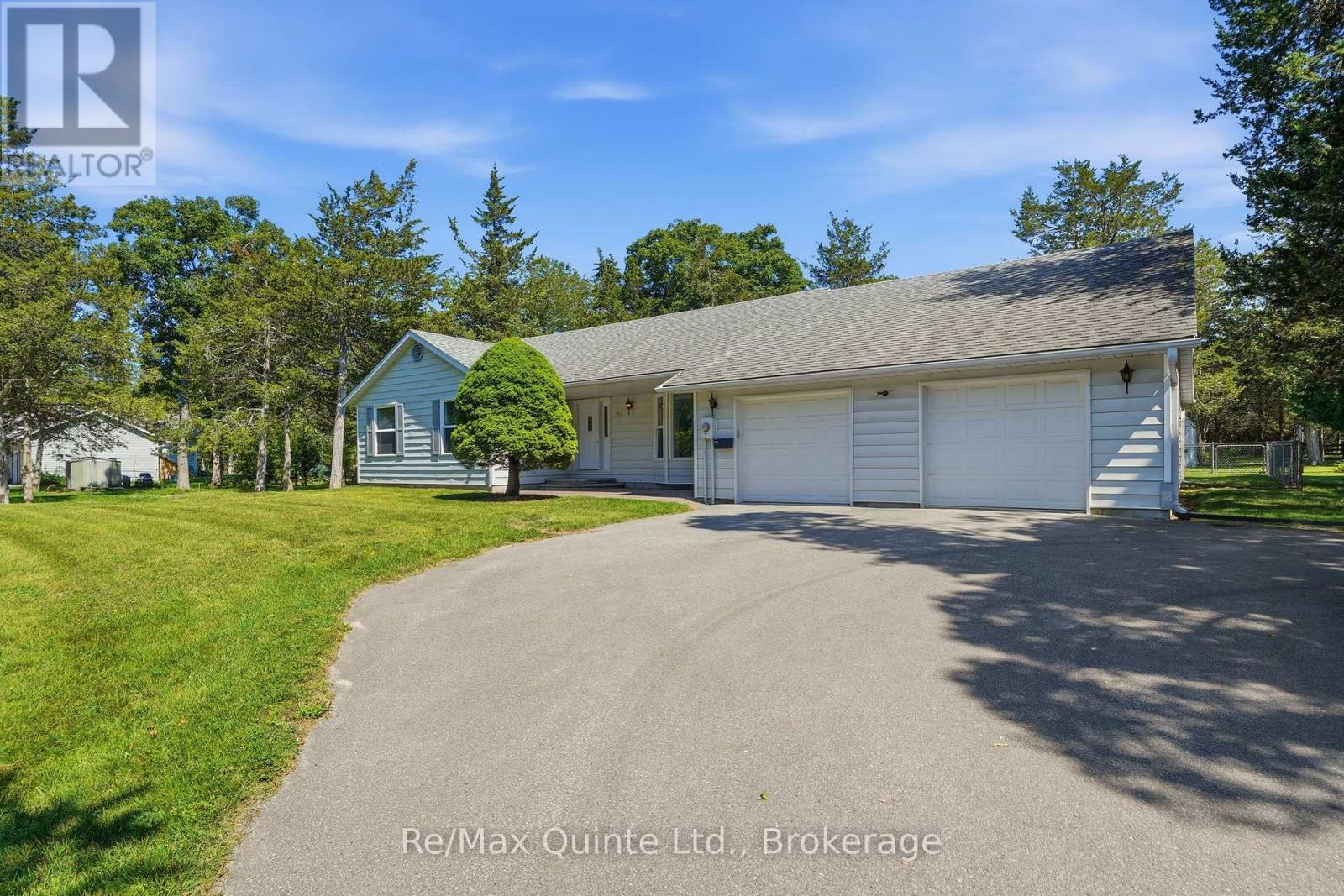 1076 Massassauga Road, Prince Edward County, Ontario  K8N 4Z7 - Photo 2 - X13648588