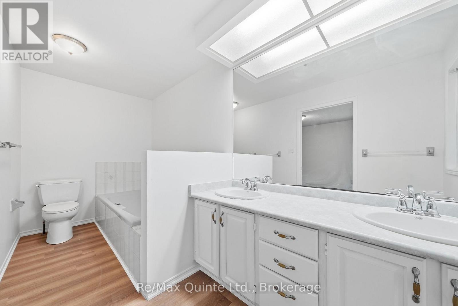 1076 Massassauga Road, Prince Edward County, Ontario  K8N 4Z7 - Photo 25 - X13648588