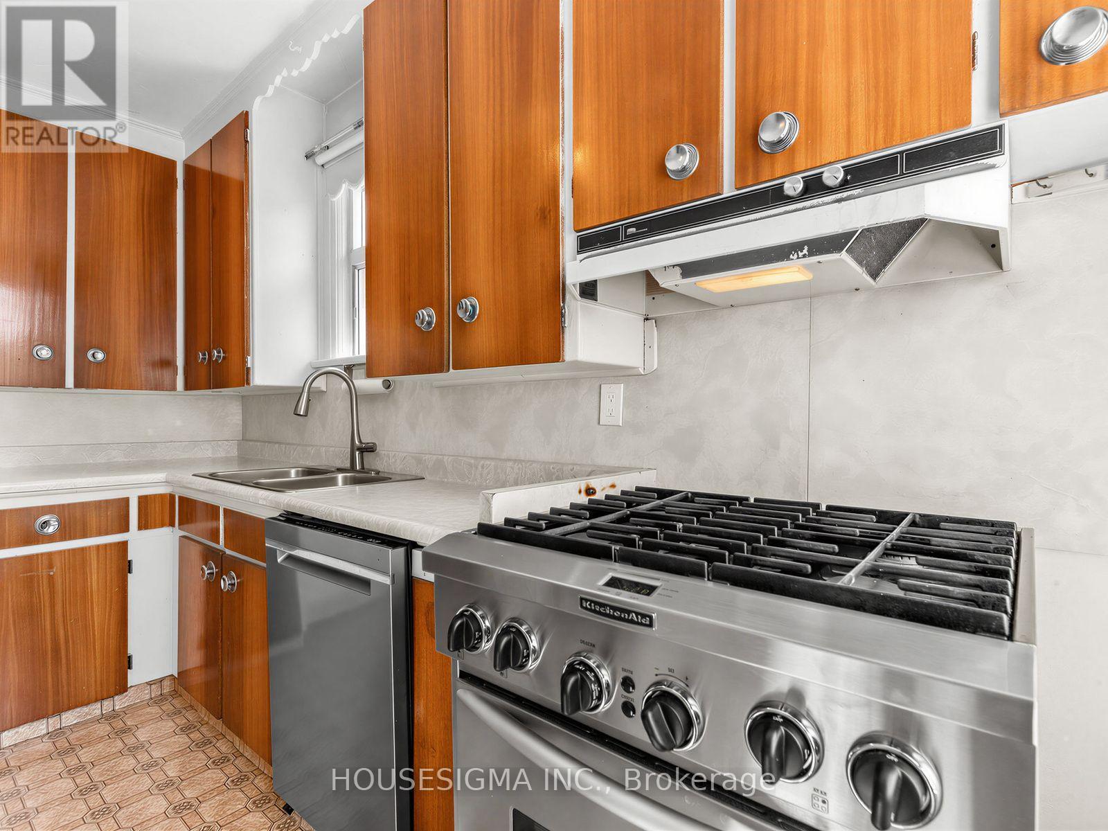 491 Hopewell Avenue, Toronto, Ontario  M6E 2S5 - Photo 10 - W13648560