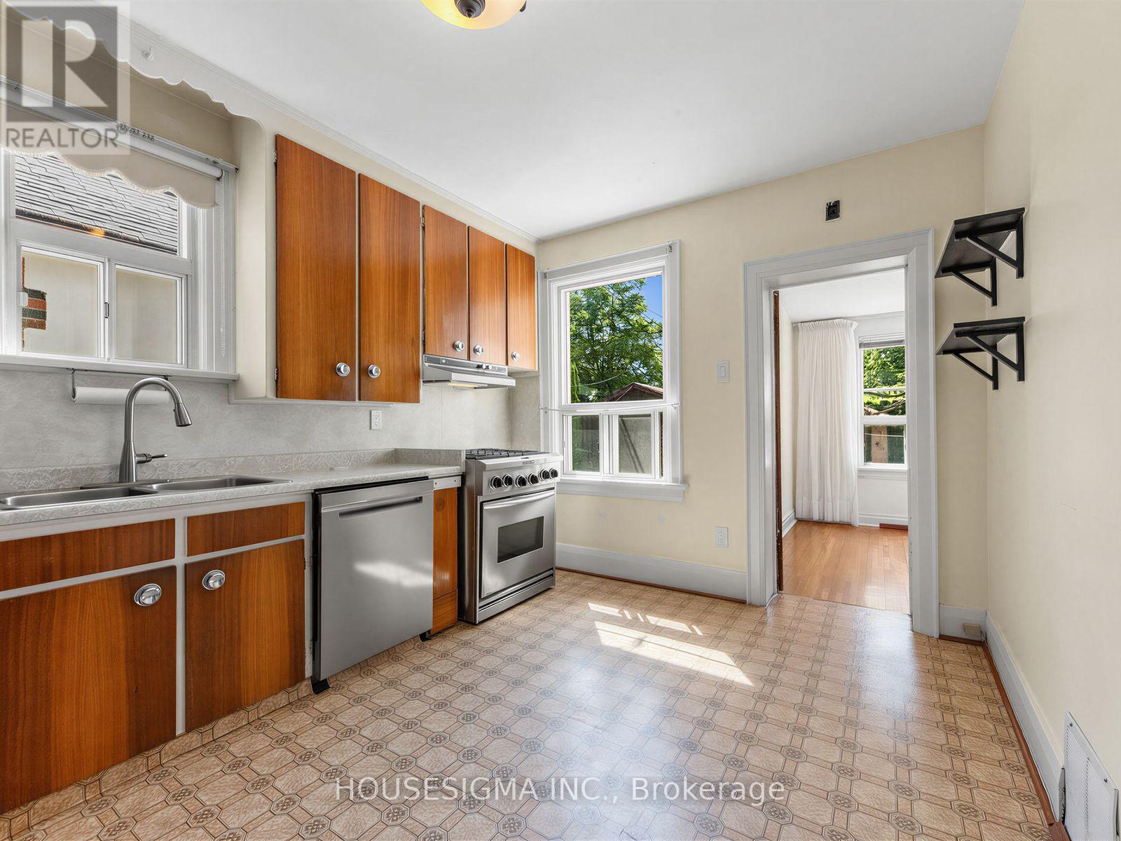 491 Hopewell Avenue, Toronto, Ontario  M6E 2S5 - Photo 9 - W13648560