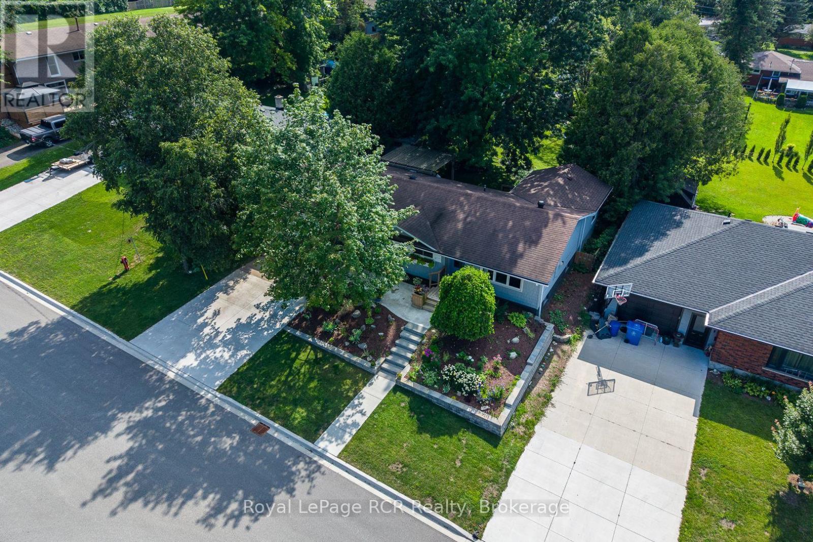 142 12th Avenue, Hanover, Ontario N4N 2S7 - Photo 3 - X13648240