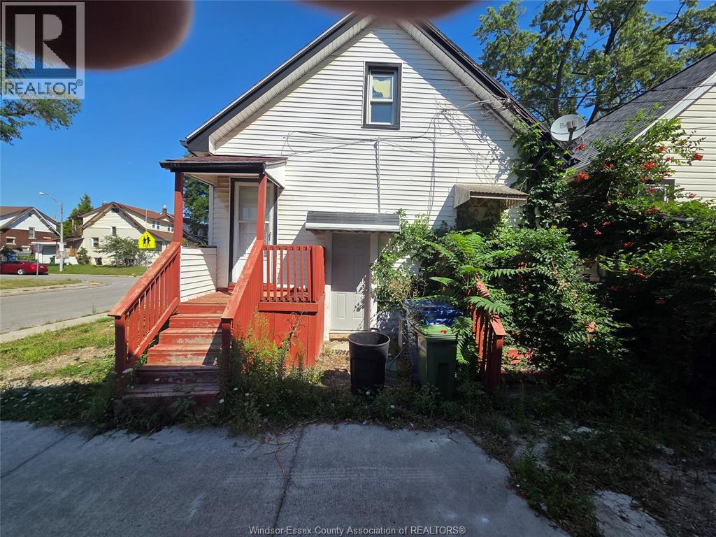 393 Newbury Street, Windsor, Ontario  N9A 6A1 - Photo 2 - 26019094