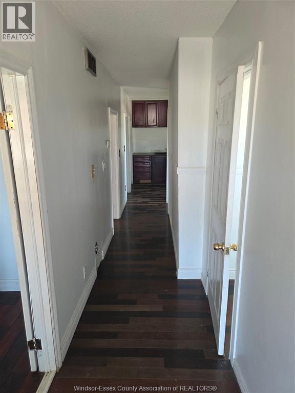 393 Newbury Street, Windsor, Ontario  N9A 6A1 - Photo 5 - 26019094