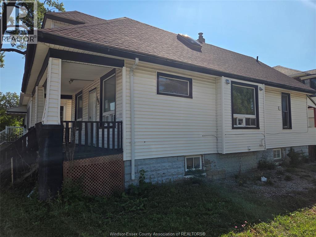 393 Newbury Street, Windsor, Ontario  N9A 6A1 - Photo 3 - 26019094