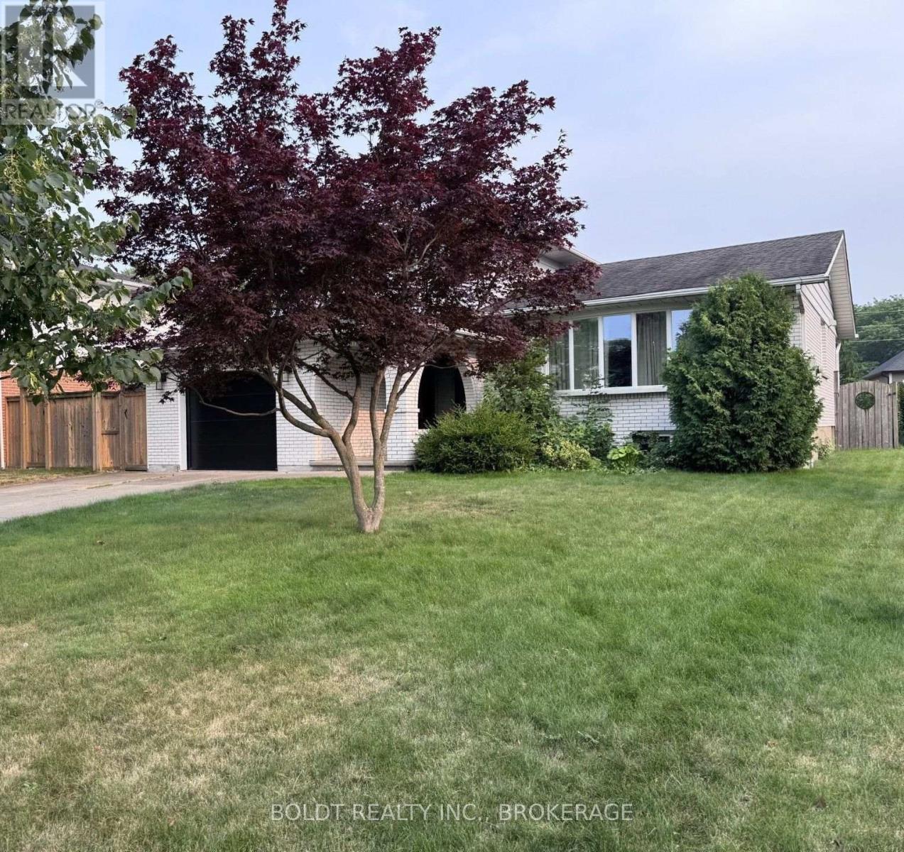 3 Wendover Place, St. Catharines, Ontario L2N 6T9 - Photo 2 - X13648594