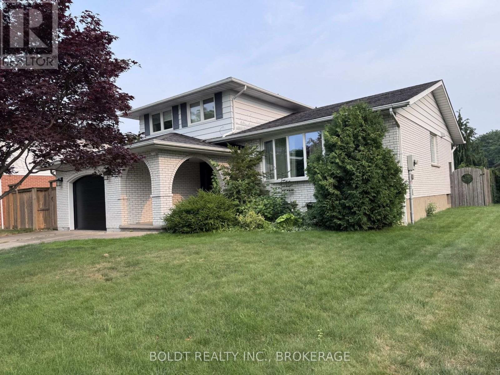 3 Wendover Place, St. Catharines, Ontario L2N 6T9 - Photo 3 - X13648594