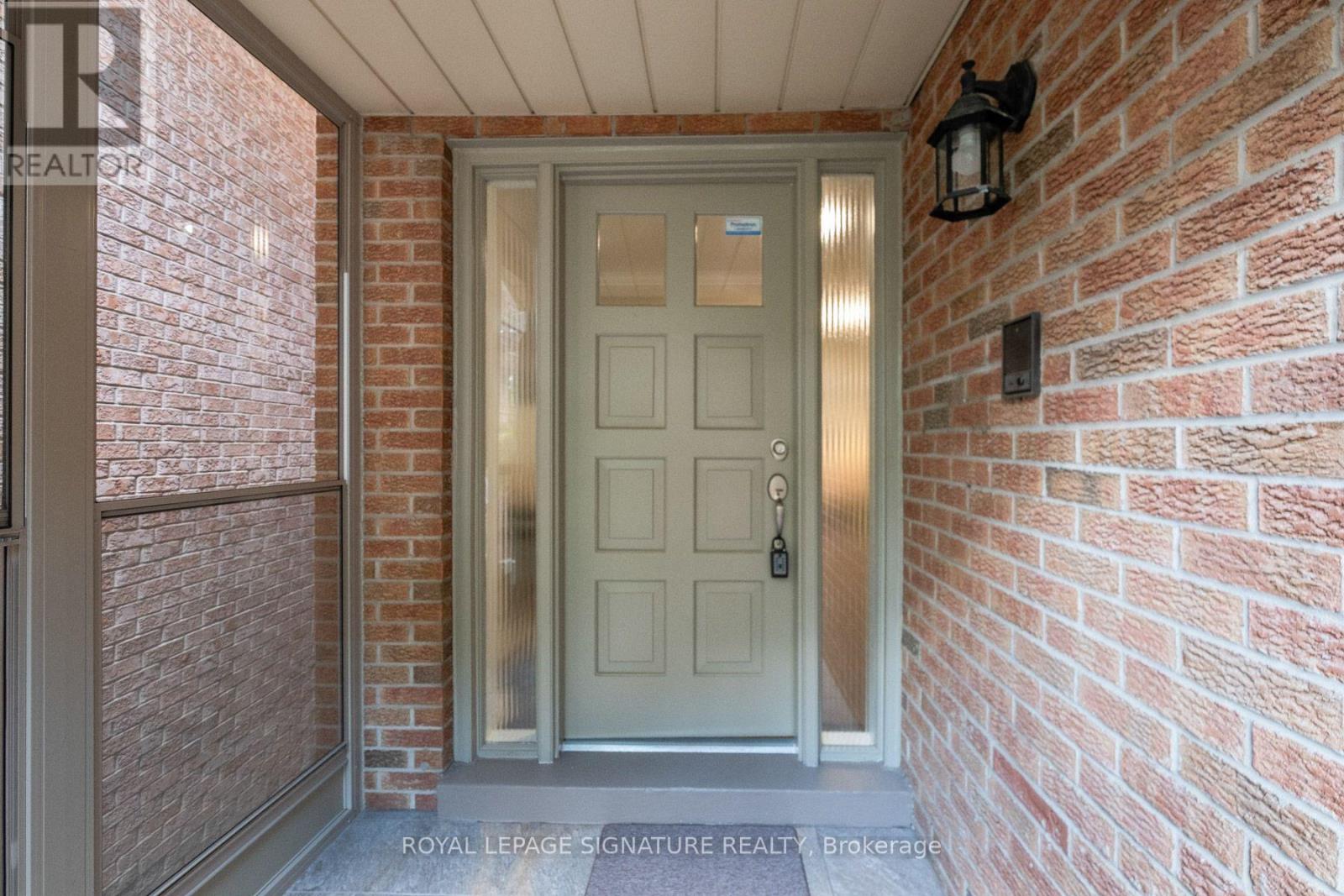 32 Richwood Drive, Markham, Ontario  L3P 3Y6 - Photo 2 - N13648636