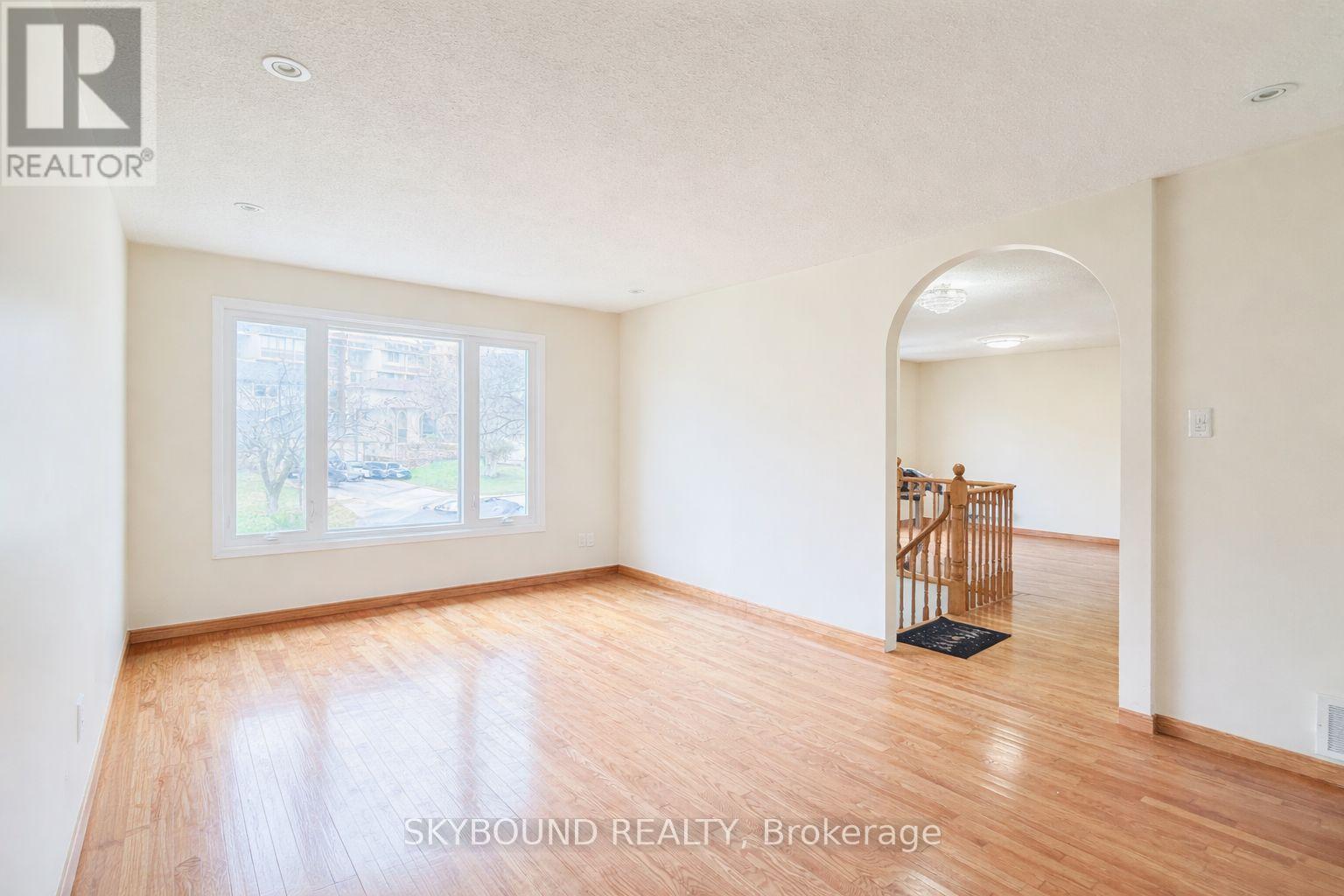 1298 Forest Hill, Oakville, Ontario  L6H 2S4 - Photo 3 - W13648606