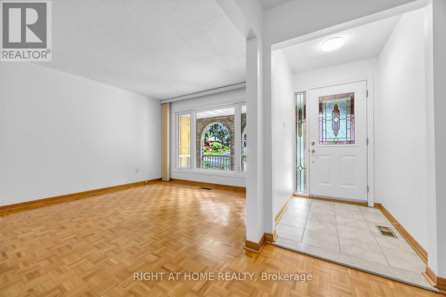 3126 Mccarthy Court, Mississauga, Ontario  L4Y 3Z5 - Photo 11 - W13648660