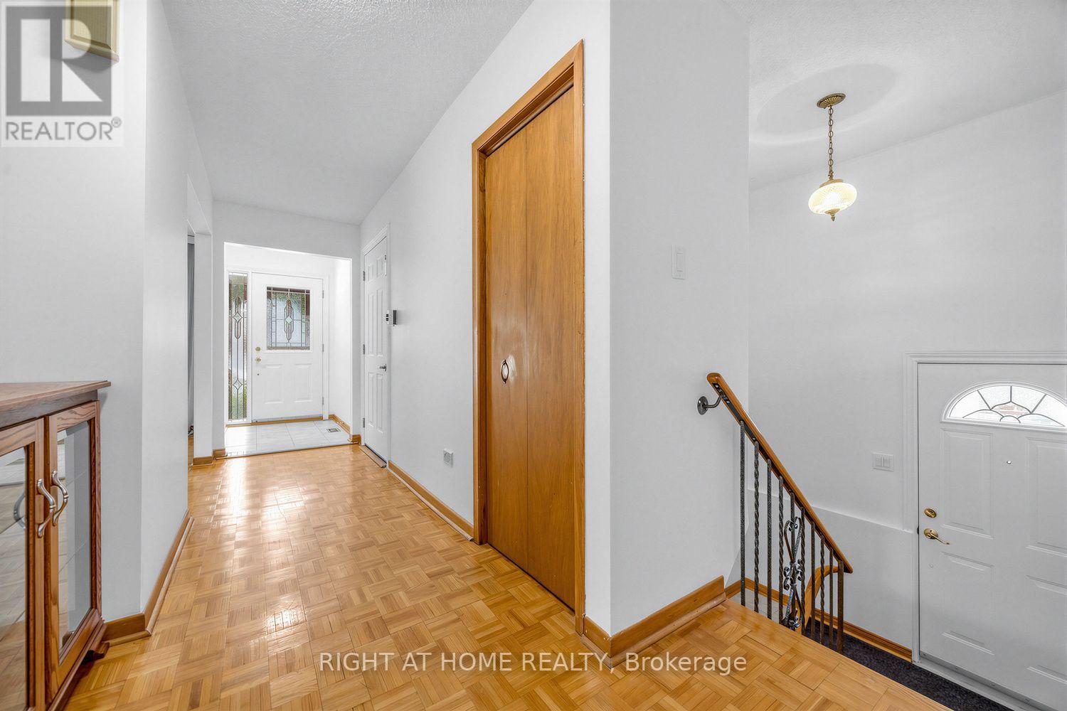 3126 Mccarthy Court, Mississauga, Ontario  L4Y 3Z5 - Photo 12 - W13648660