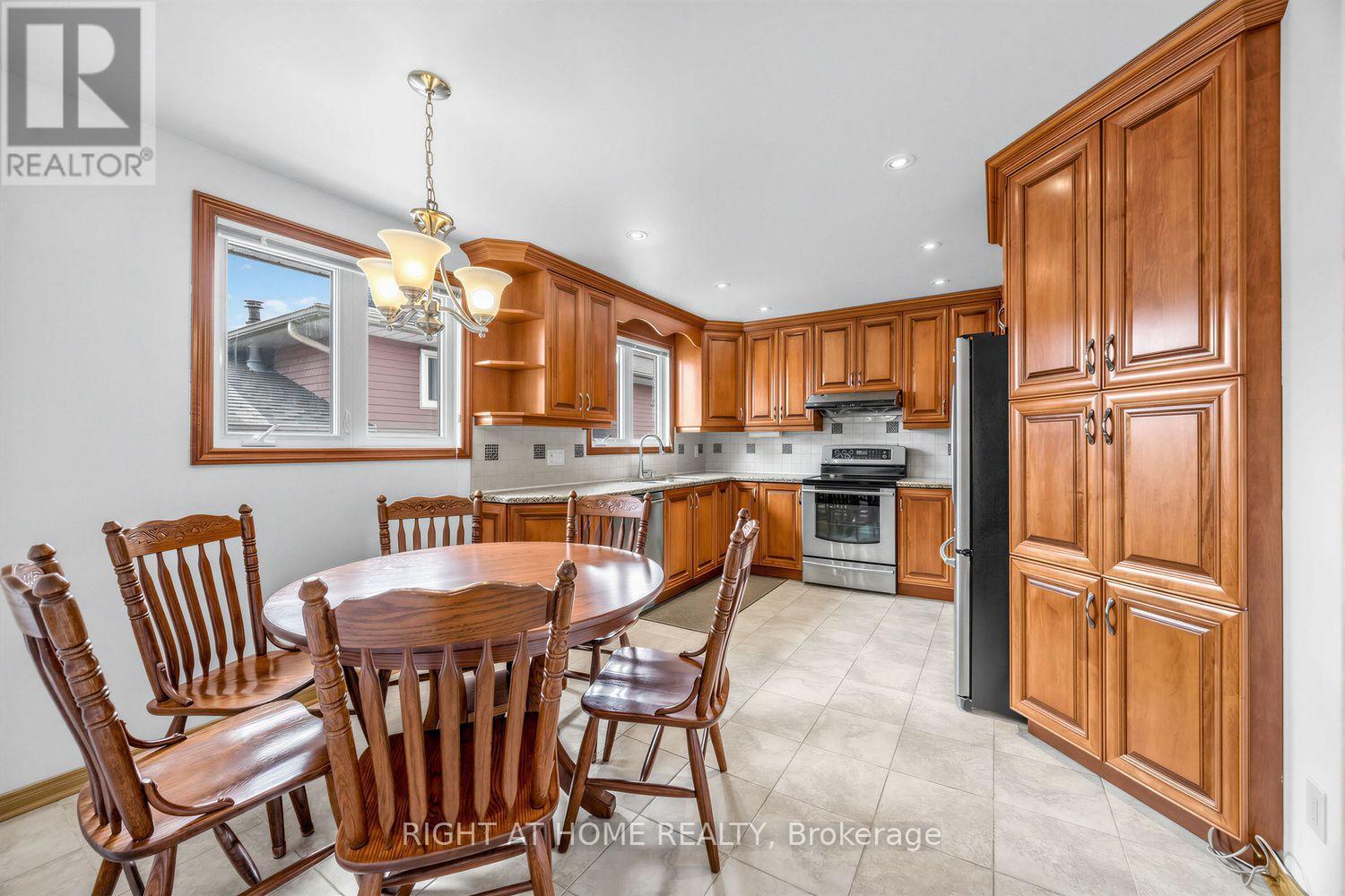 3126 Mccarthy Court, Mississauga, Ontario  L4Y 3Z5 - Photo 13 - W13648660