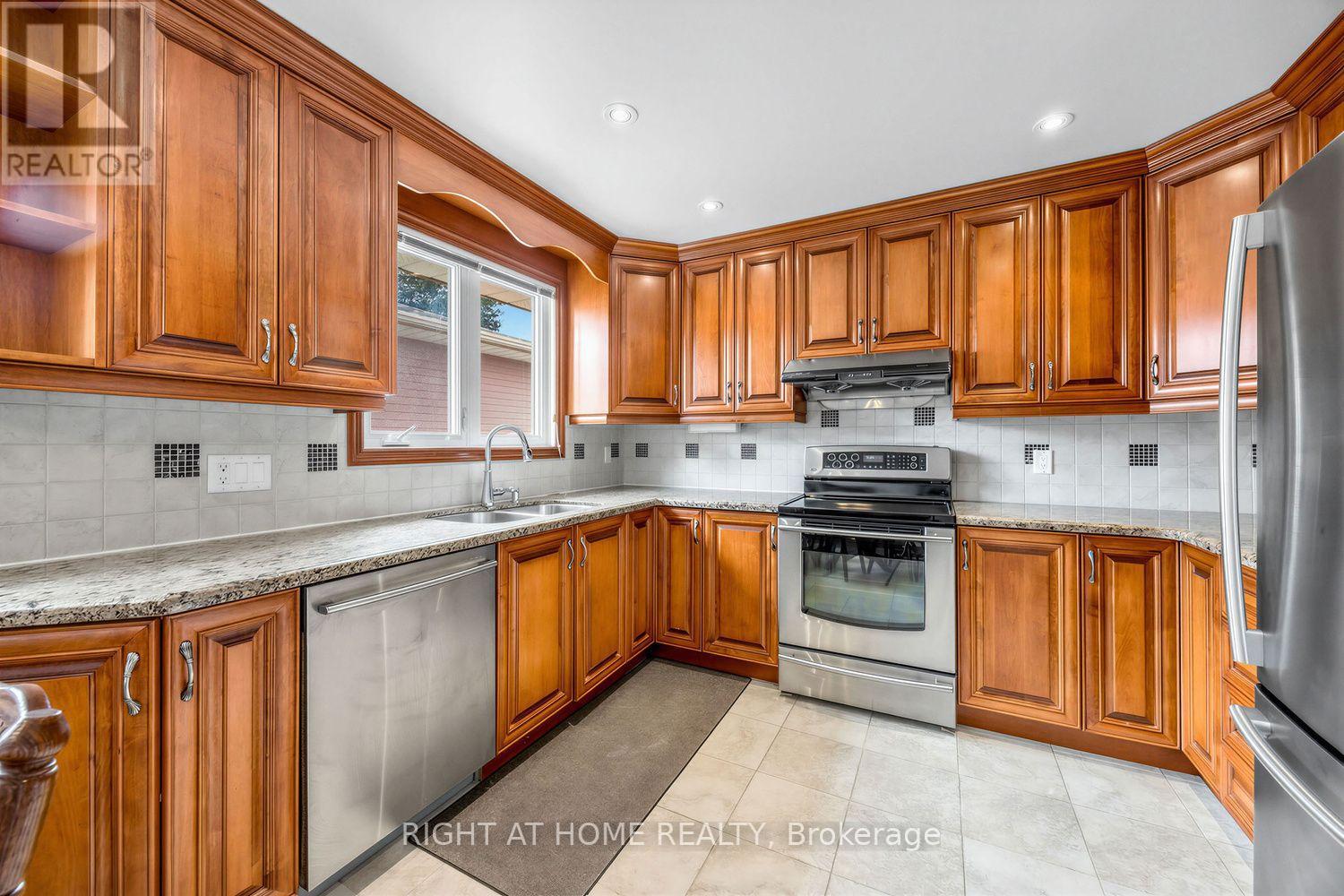 3126 Mccarthy Court, Mississauga, Ontario  L4Y 3Z5 - Photo 14 - W13648660