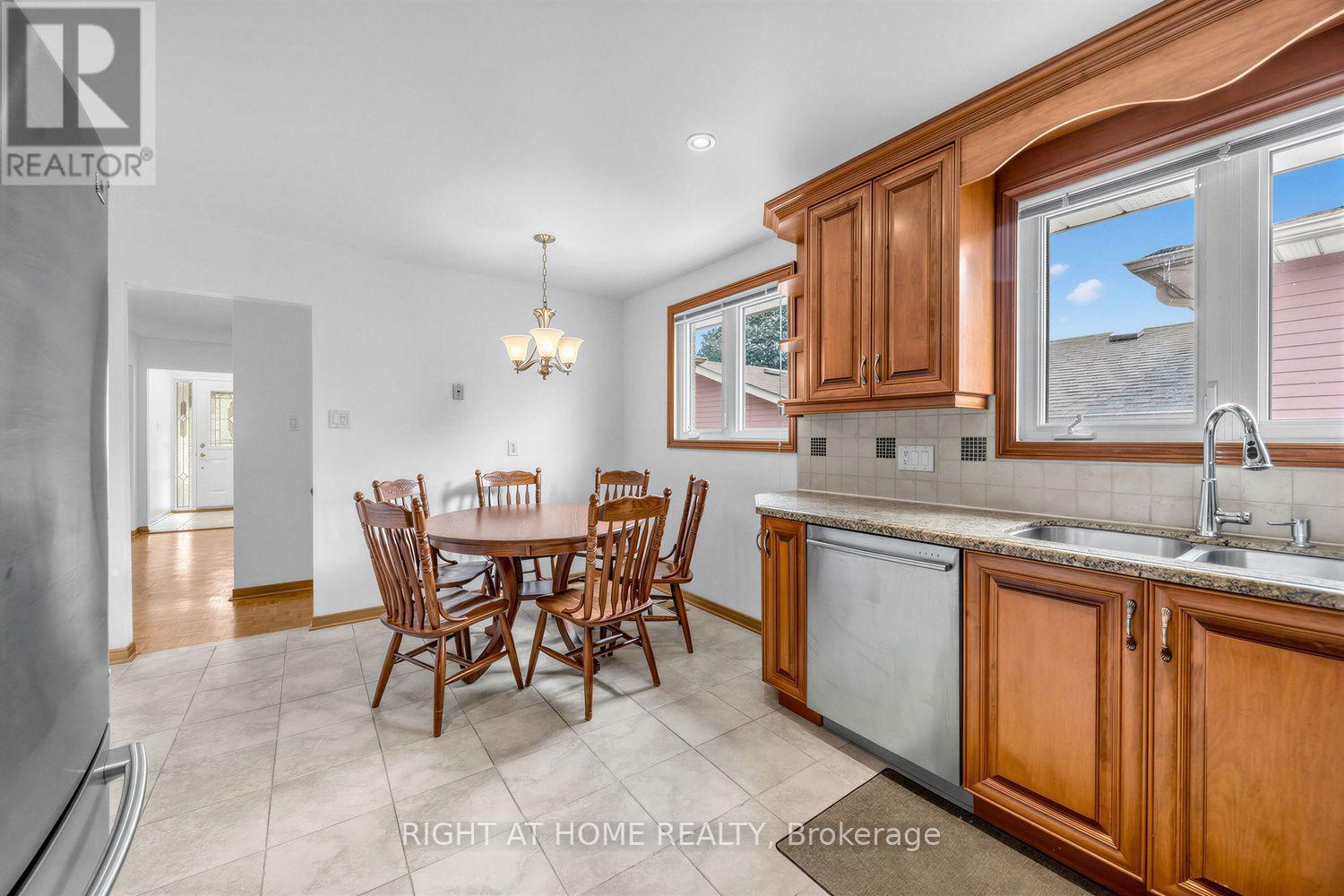 3126 Mccarthy Court, Mississauga, Ontario  L4Y 3Z5 - Photo 17 - W13648660