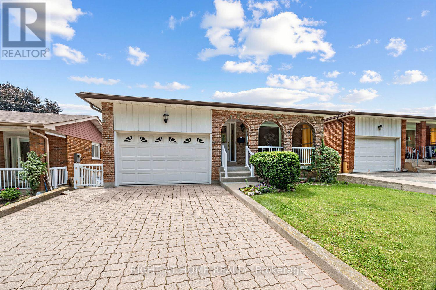 3126 Mccarthy Court, Mississauga, Ontario  L4Y 3Z5 - Photo 3 - W13648660
