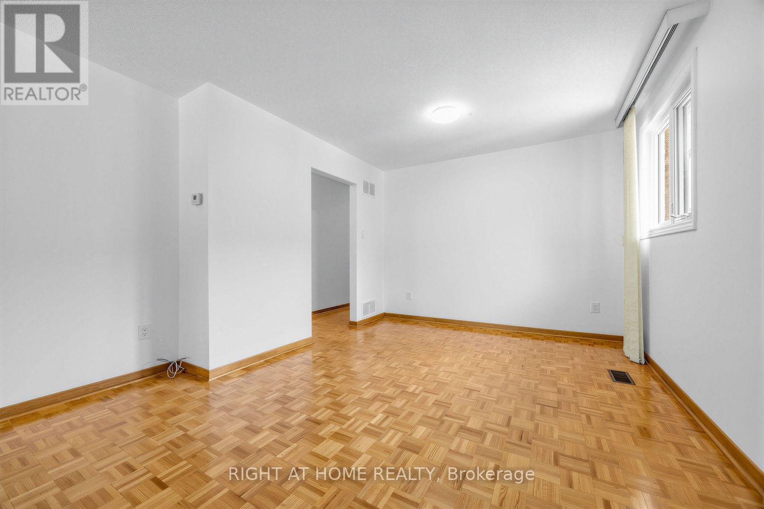 3126 Mccarthy Court, Mississauga, Ontario  L4Y 3Z5 - Photo 8 - W13648660