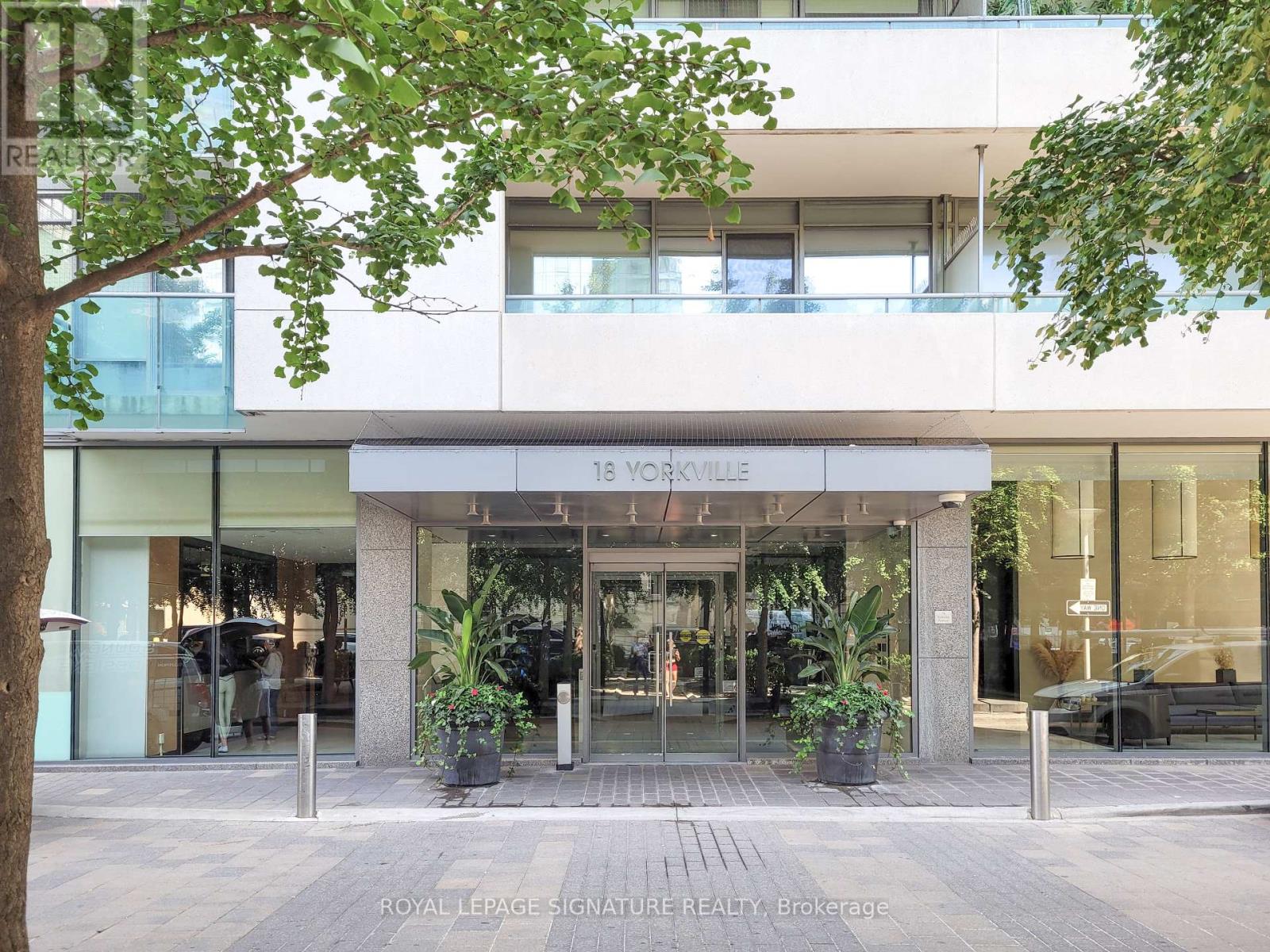2205 - 18 Yorkville Avenue, Toronto, Ontario  M4W 3Y8 - Photo 2 - C13648680