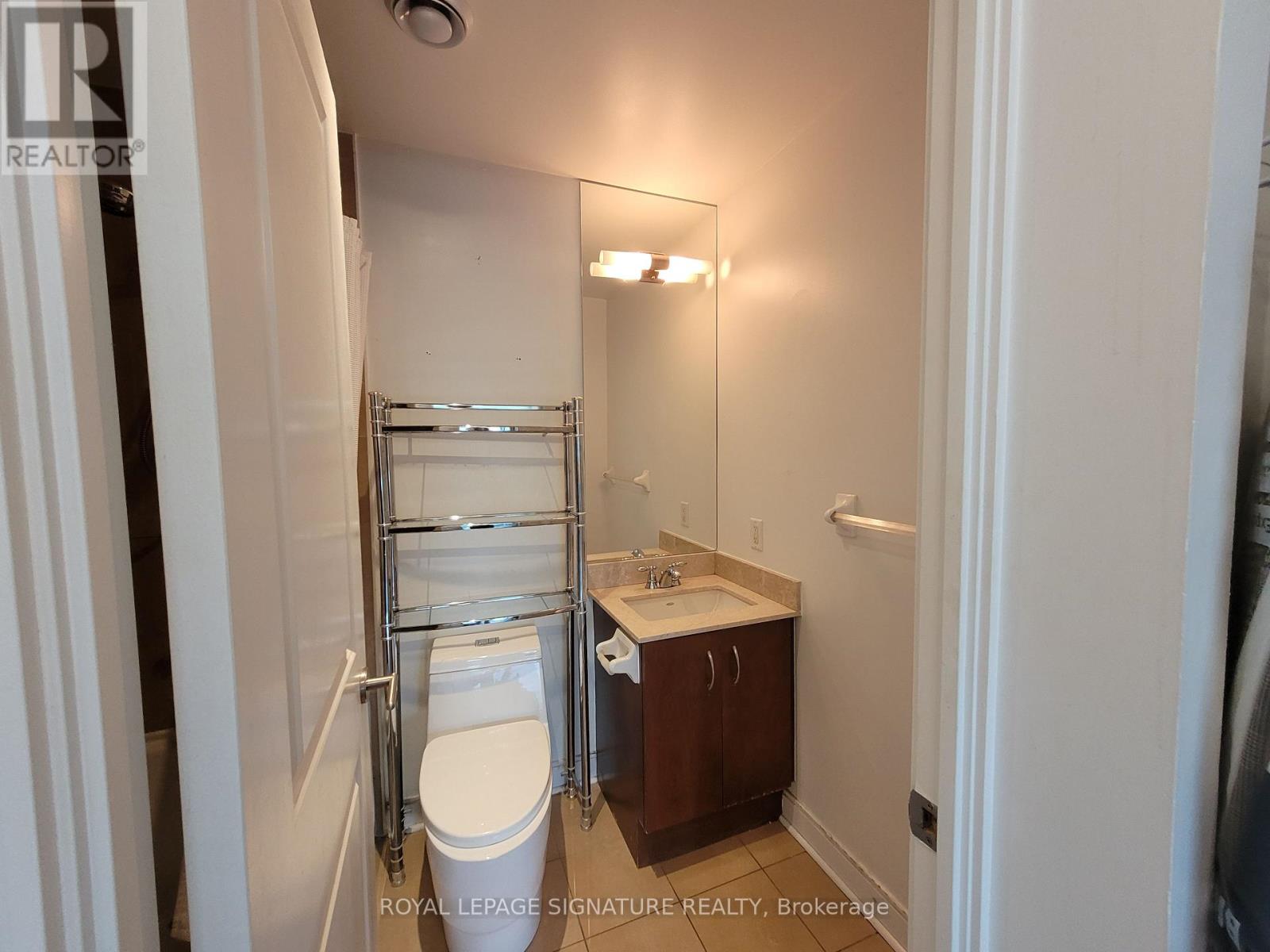 2205 - 18 Yorkville Avenue, Toronto, Ontario  M4W 3Y8 - Photo 9 - C13648680