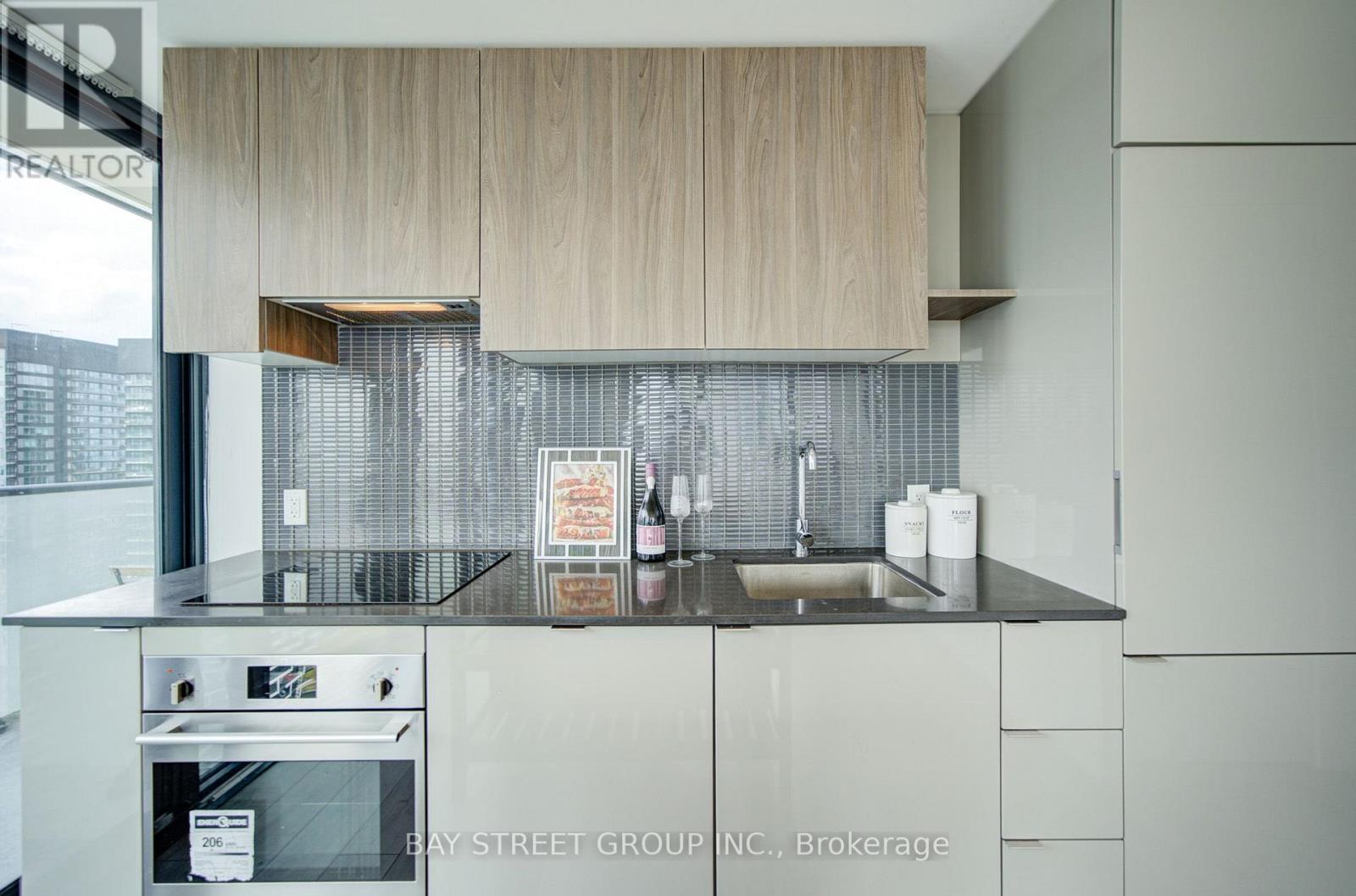 3303 - 161 Roehampton Avenue, Toronto, Ontario  M4P 0C8 - Photo 11 - C13648698
