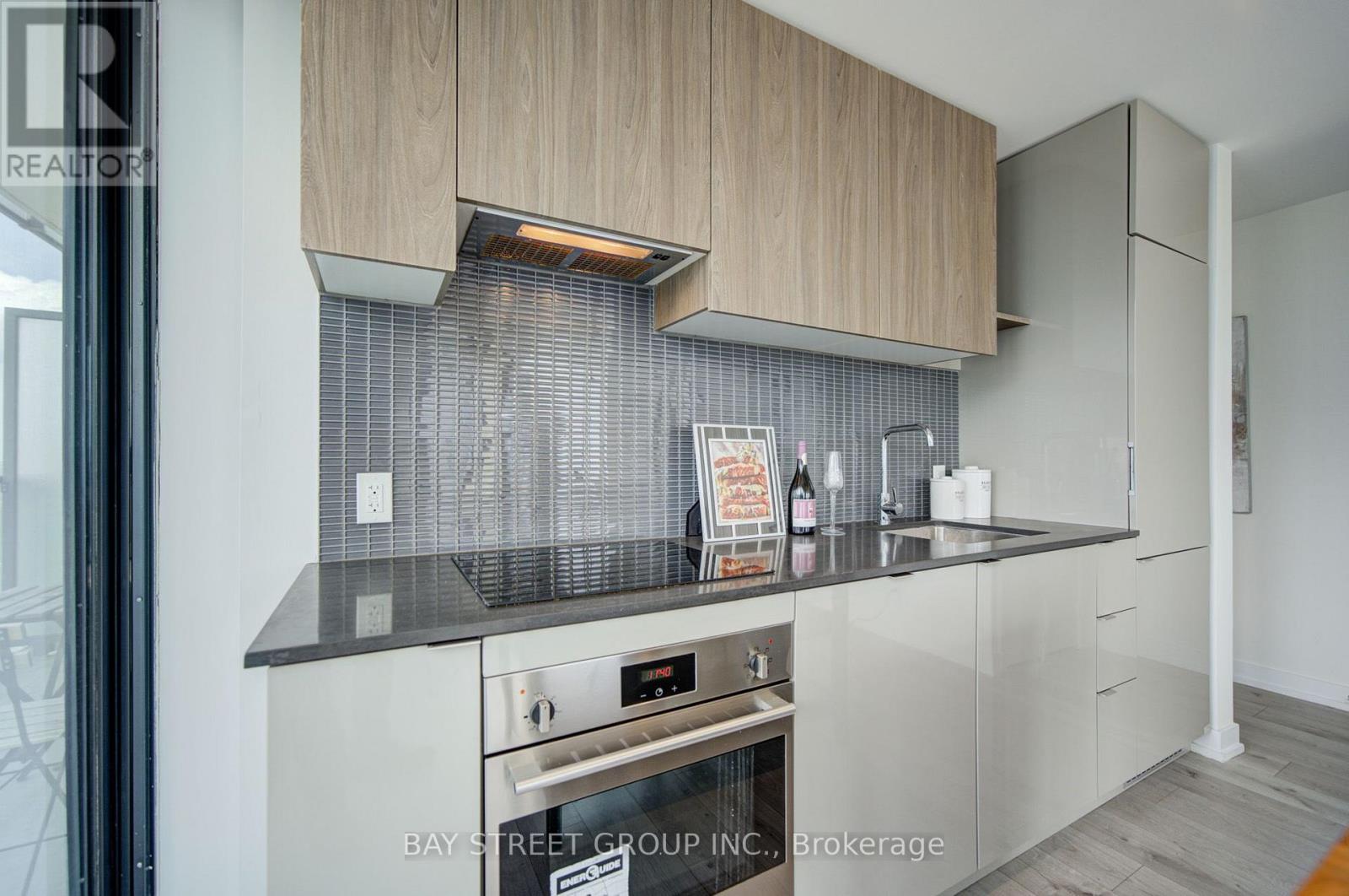 3303 - 161 Roehampton Avenue, Toronto, Ontario  M4P 0C8 - Photo 12 - C13648698