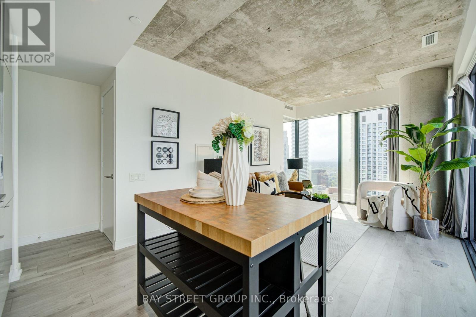3303 - 161 Roehampton Avenue, Toronto, Ontario  M4P 0C8 - Photo 13 - C13648698