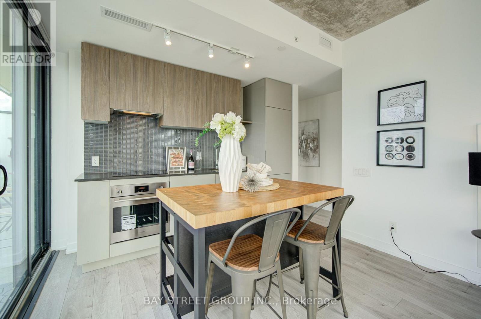 3303 - 161 Roehampton Avenue, Toronto, Ontario  M4P 0C8 - Photo 14 - C13648698
