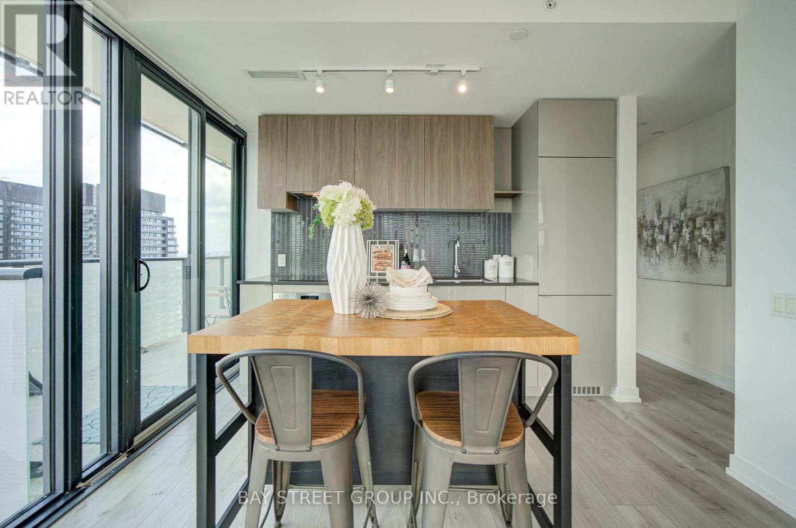 3303 - 161 Roehampton Avenue, Toronto, Ontario  M4P 0C8 - Photo 15 - C13648698