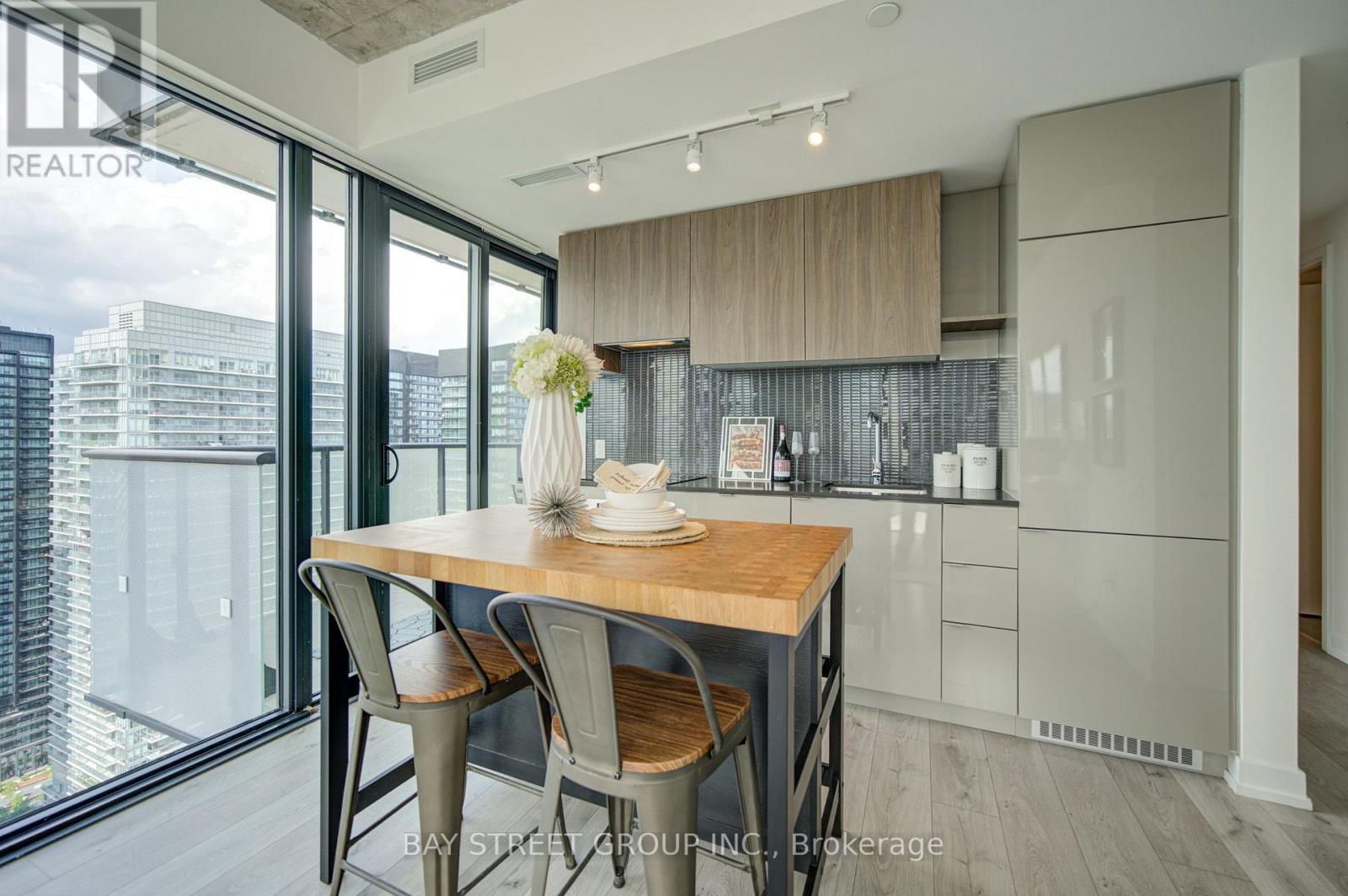 3303 - 161 Roehampton Avenue, Toronto, Ontario  M4P 0C8 - Photo 16 - C13648698