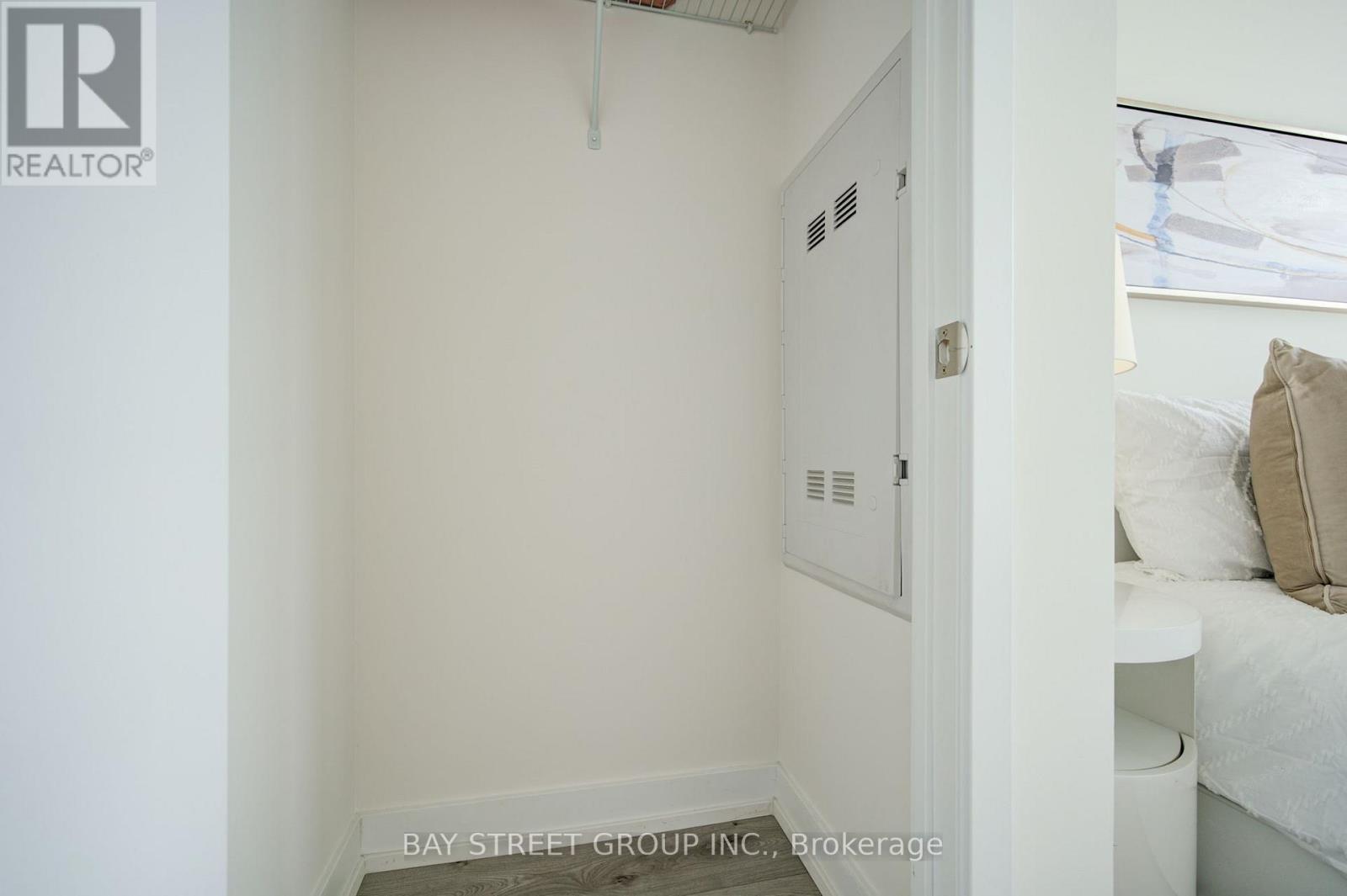 3303 - 161 Roehampton Avenue, Toronto, Ontario  M4P 0C8 - Photo 26 - C13648698