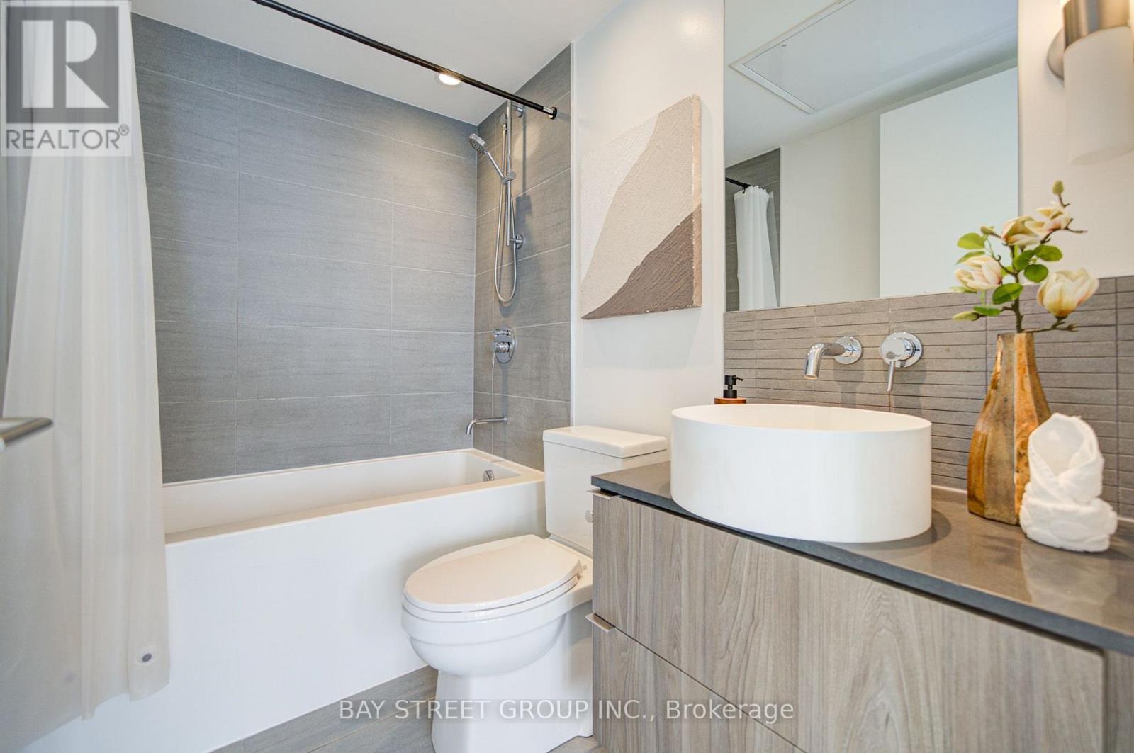 3303 - 161 Roehampton Avenue, Toronto, Ontario  M4P 0C8 - Photo 27 - C13648698