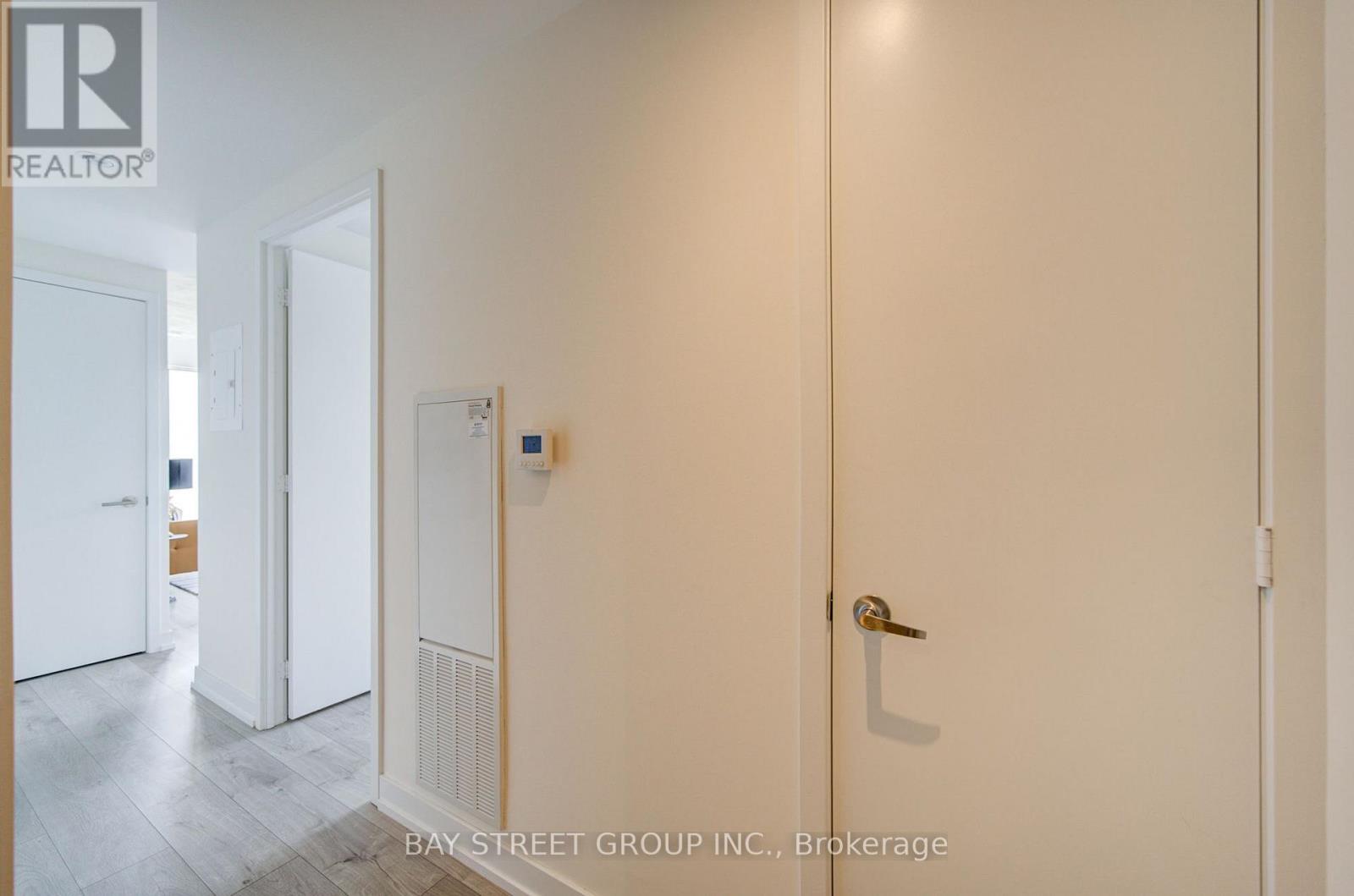 3303 - 161 Roehampton Avenue, Toronto, Ontario  M4P 0C8 - Photo 8 - C13648698
