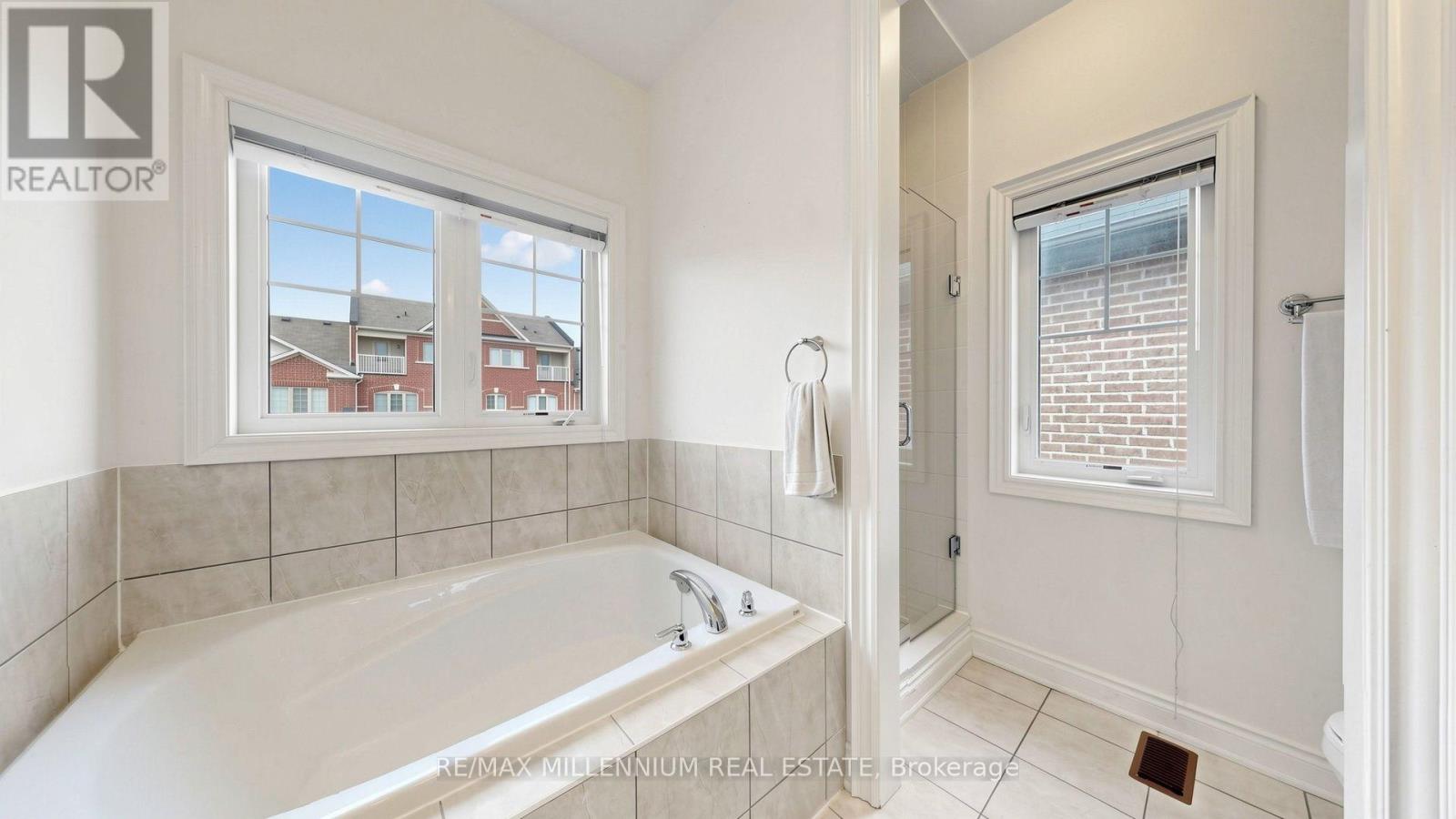 353 Moody Drive, Vaughan, Ontario  L4H 3Z8 - Photo 23 - N13648676
