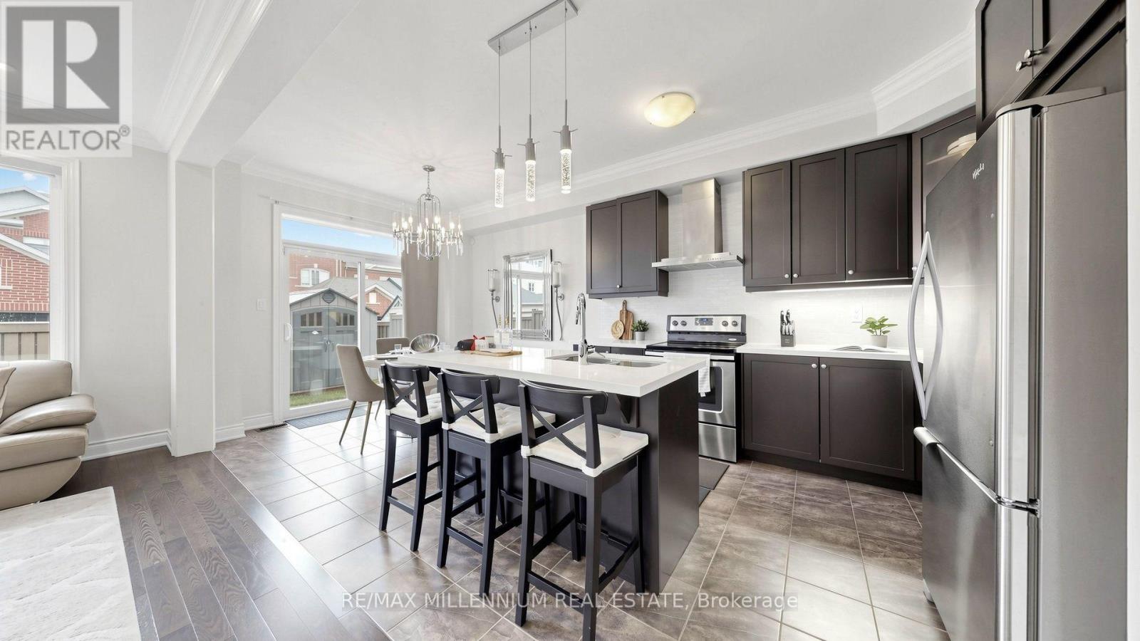 353 Moody Drive, Vaughan, Ontario  L4H 3Z8 - Photo 5 - N13648676
