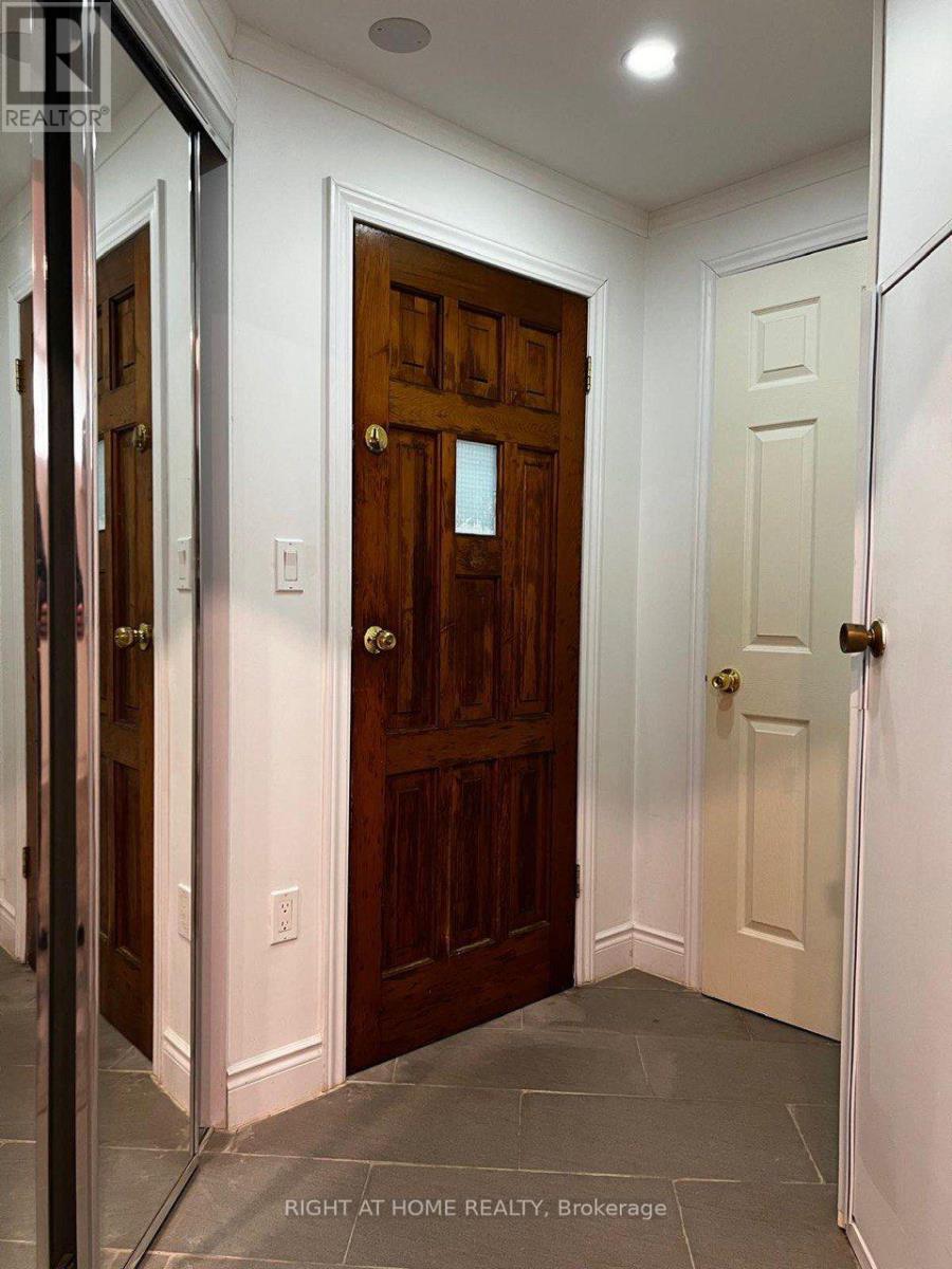 24 Jondan ( Basemnet) Crescent, Markham (Royal Orchard), Ontario  L3T 3Z5 - Photo 4 - N13648692