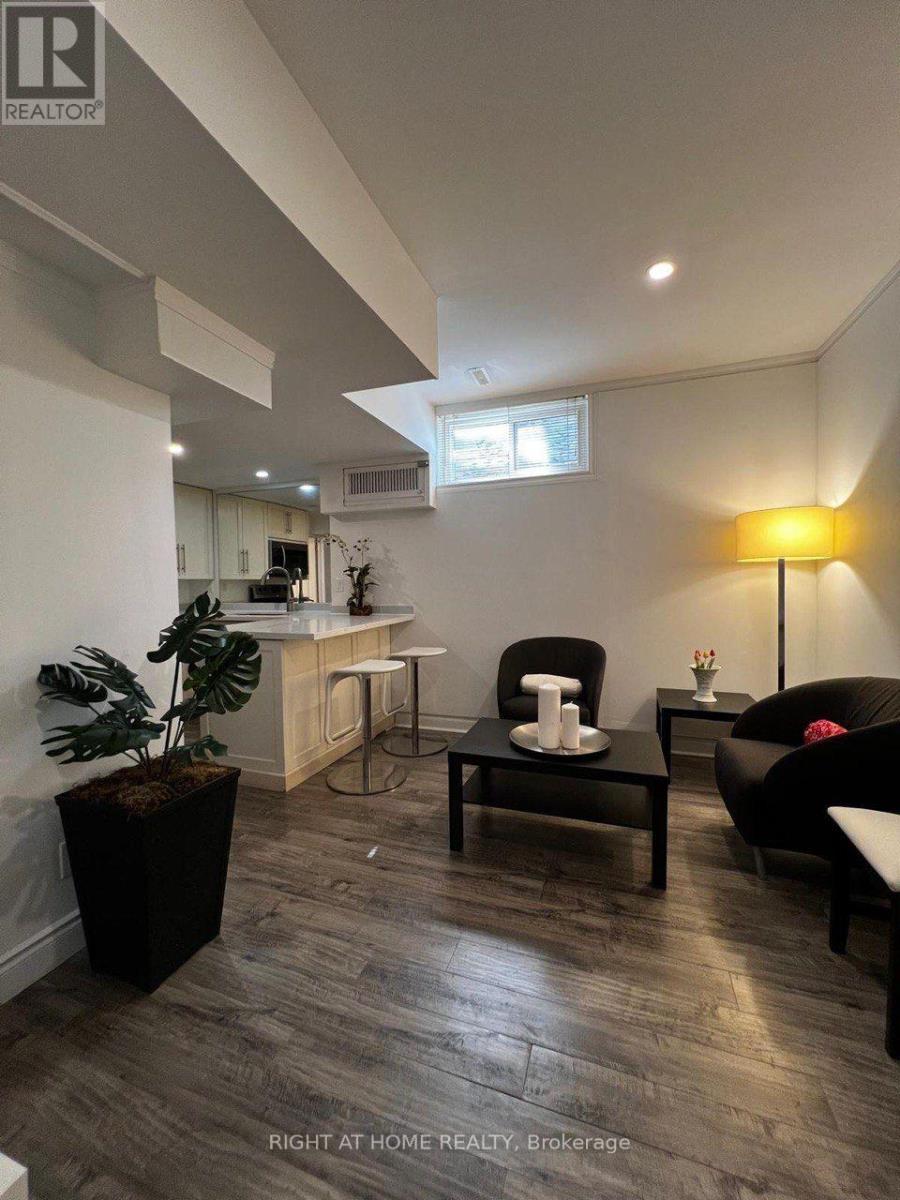 24 Jondan ( Basemnet) Crescent, Markham (Royal Orchard), Ontario  L3T 3Z5 - Photo 5 - N13648692