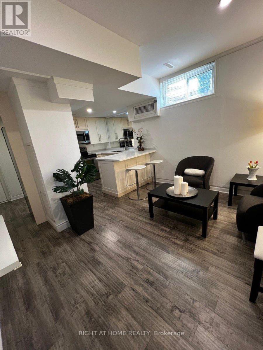 24 Jondan ( Basemnet) Crescent, Markham (Royal Orchard), Ontario  L3T 3Z5 - Photo 6 - N13648692