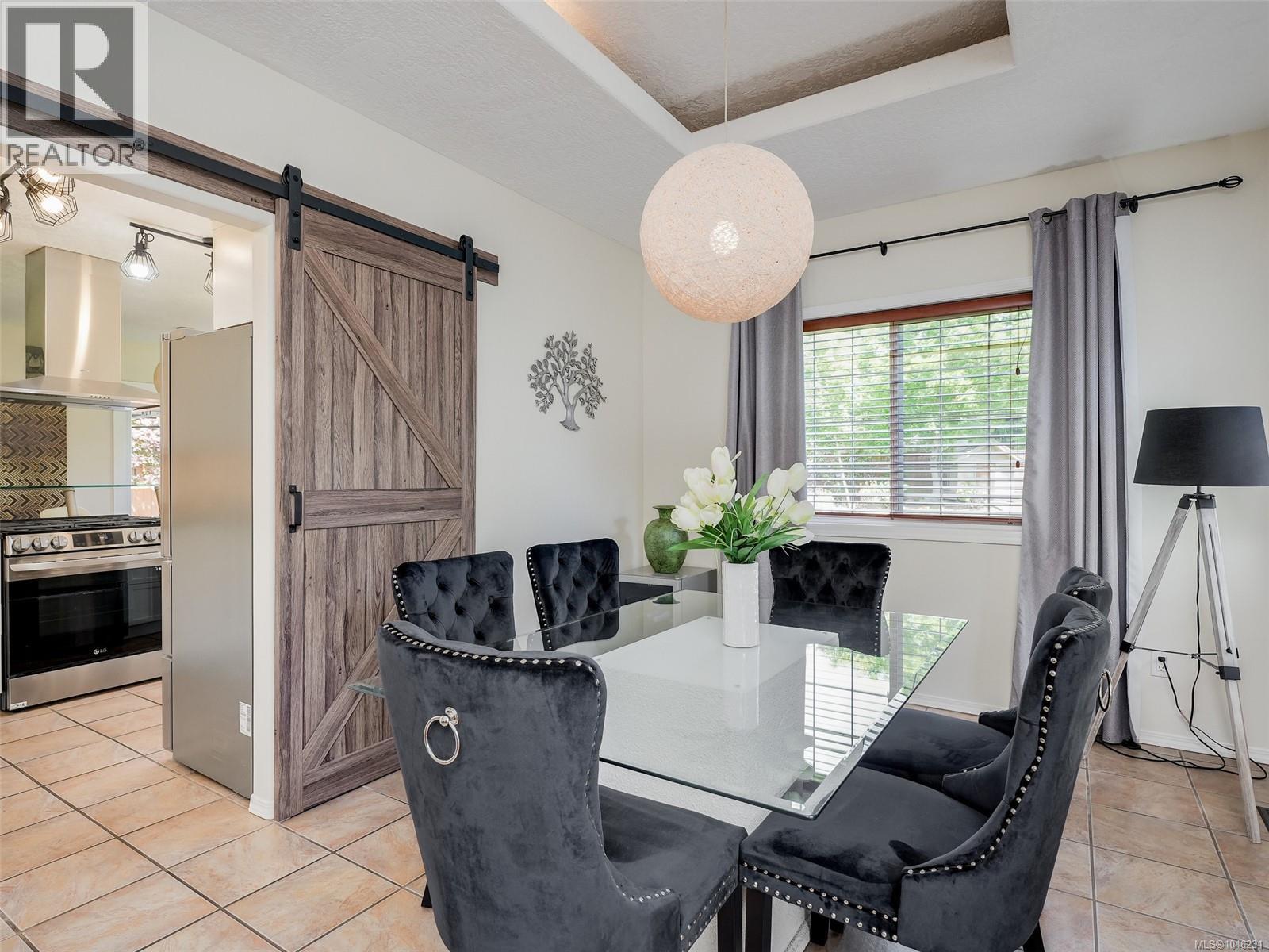 1290 Les Meadows Cres, Saanich, British Columbia  V8X 5G4 - Photo 4 - 1046231