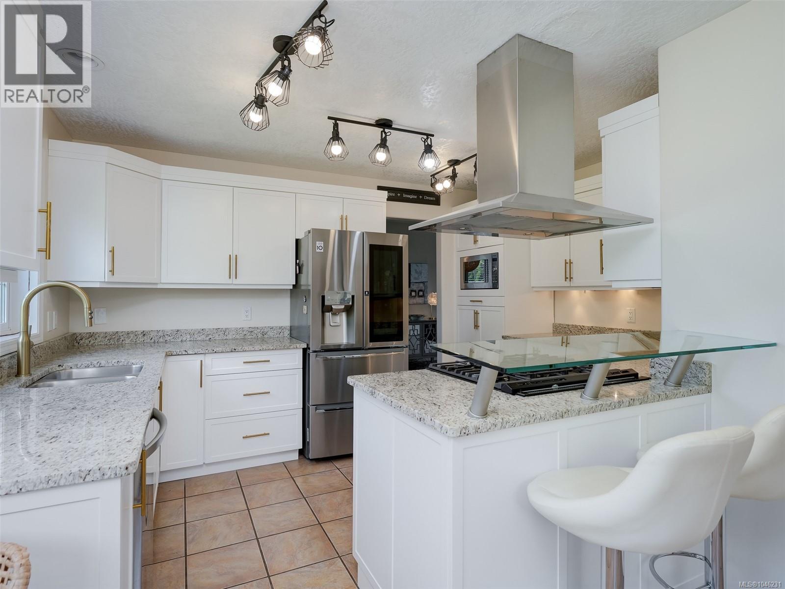 1290 Les Meadows Cres, Saanich, British Columbia  V8X 5G4 - Photo 5 - 1046231