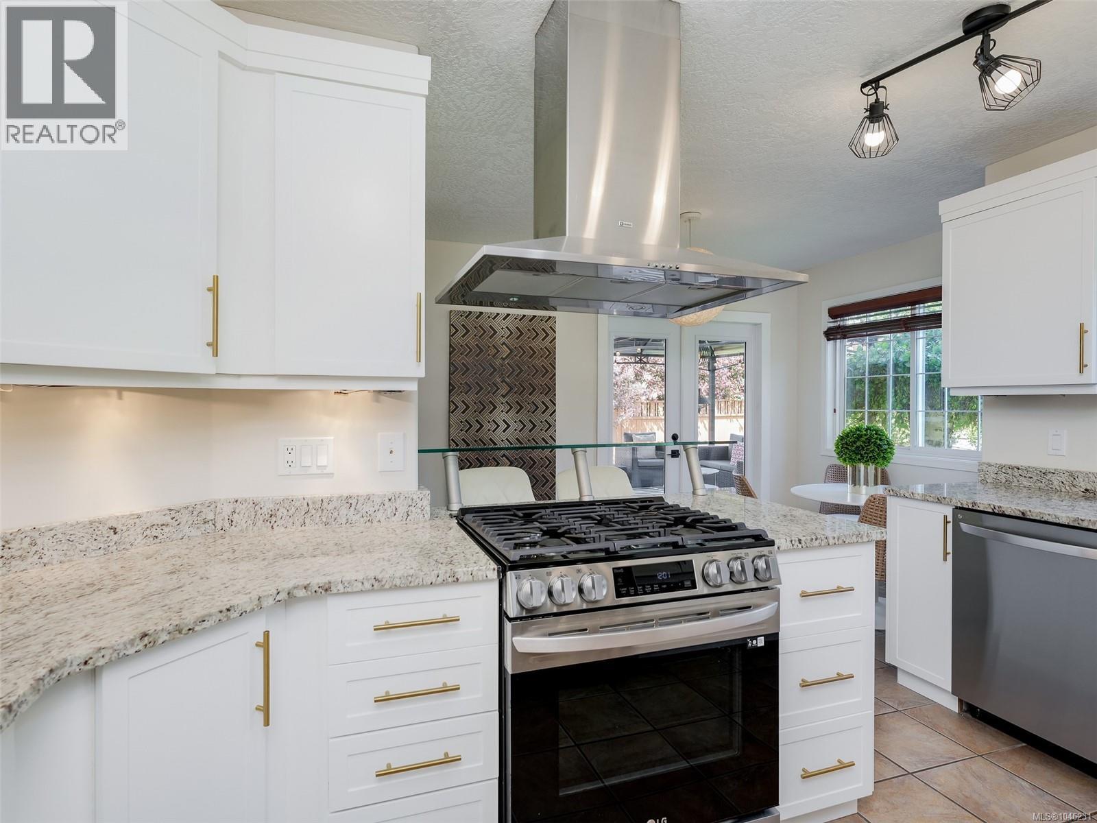1290 Les Meadows Cres, Saanich, British Columbia  V8X 5G4 - Photo 6 - 1046231