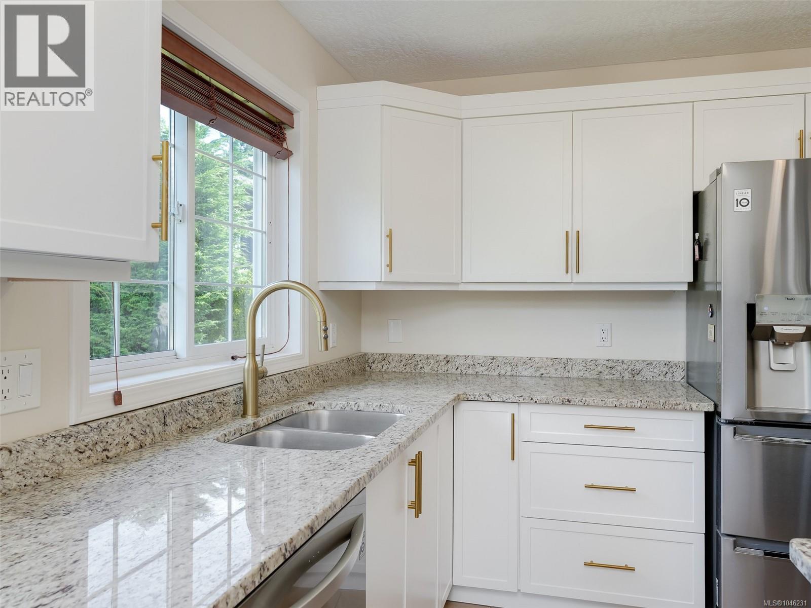 1290 Les Meadows Cres, Saanich, British Columbia  V8X 5G4 - Photo 8 - 1046231