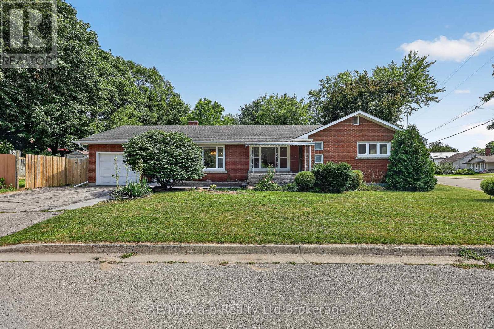 58 VICTORIA STREET, Tillsonburg, Ontario