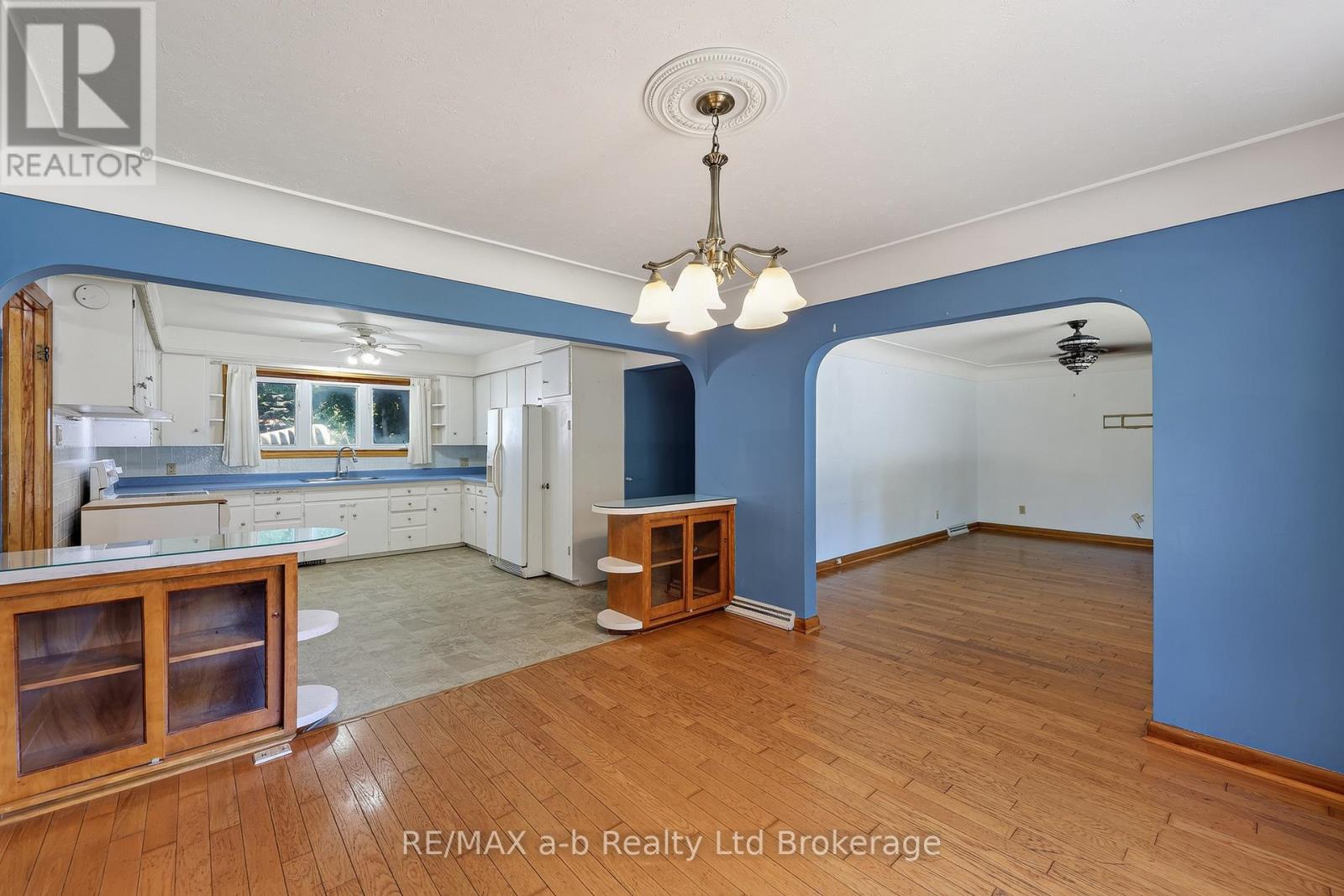 58 Victoria Street, Tillsonburg, Ontario  N4G 3Z7 - Photo 3 - X13492732