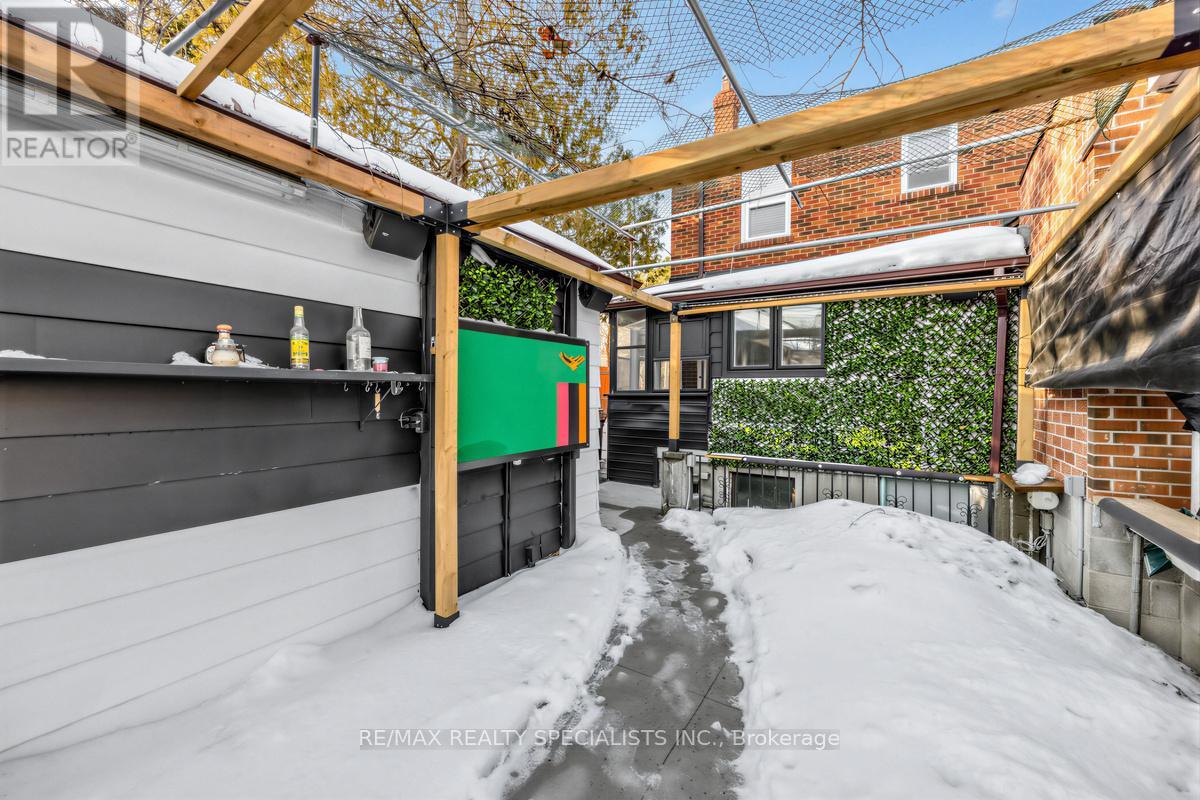 Main & 2nd - 1035 Briar Hill Avenue, Toronto, Ontario  M6B 1M6 - Photo 33 - W13167330